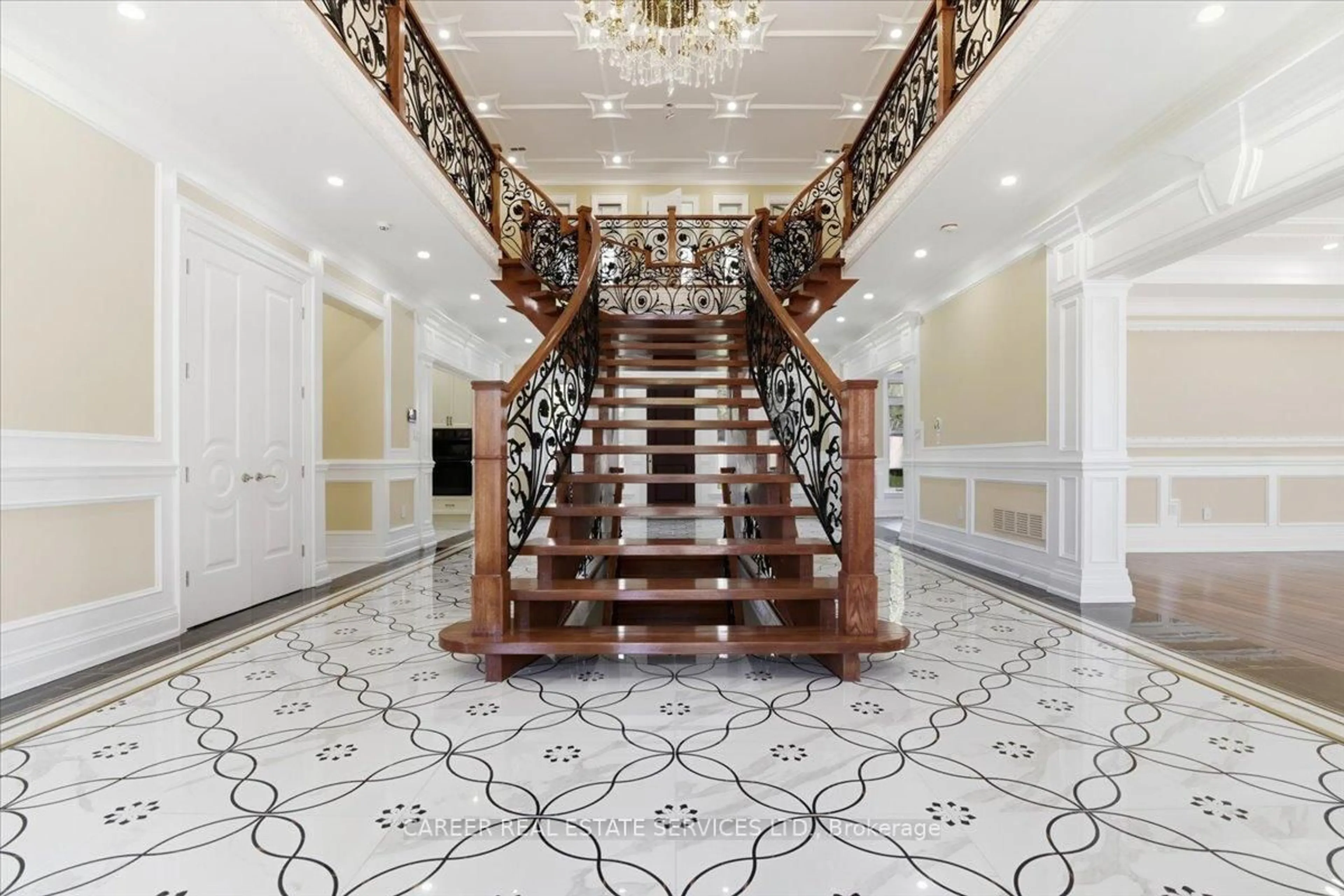 Indoor foyer for 6 Bellehaven Cres, Toronto Ontario M1M 1H3