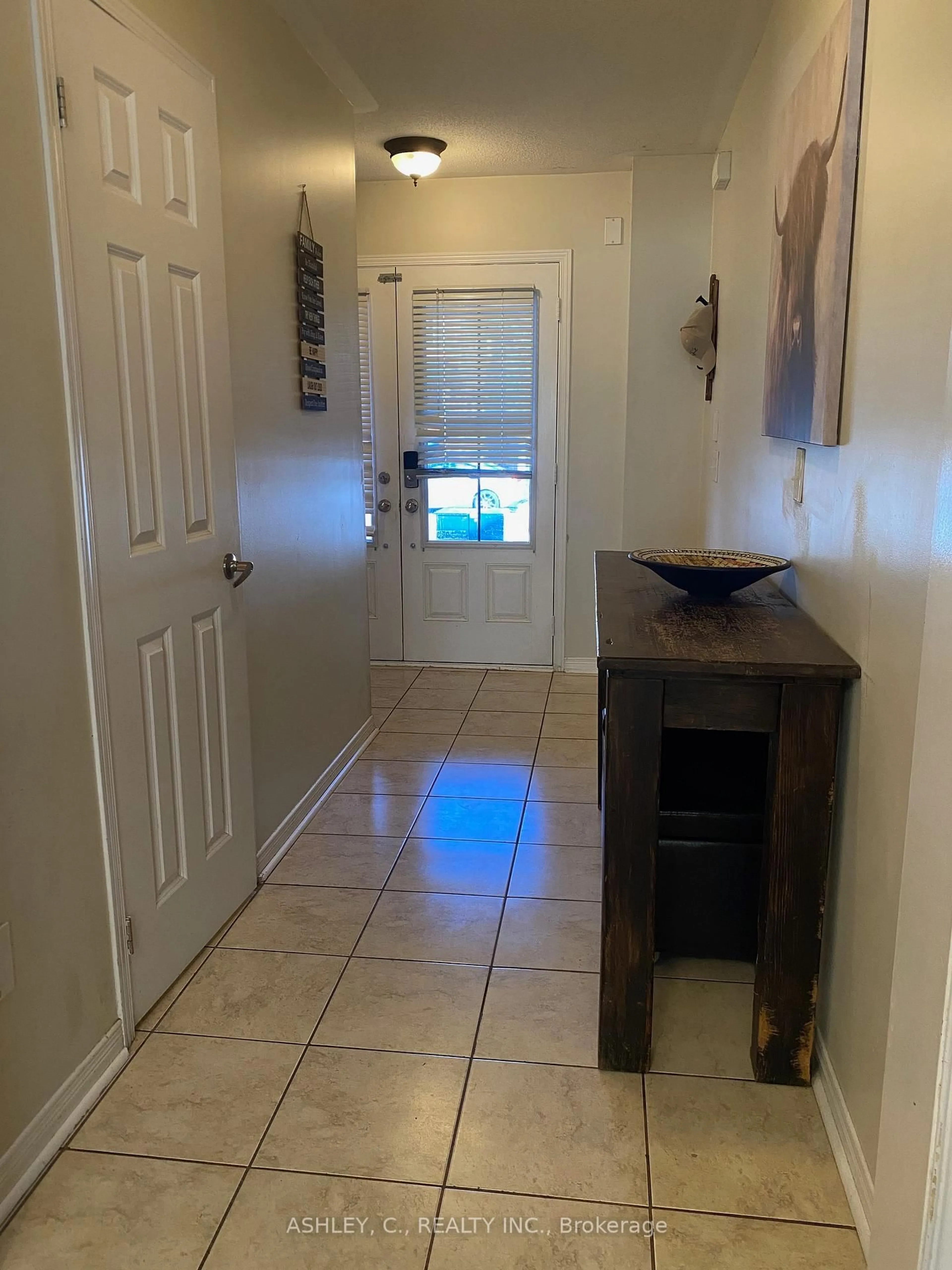 Indoor entryway for 104 James Govan Dr, Whitby Ontario L1N 0J7