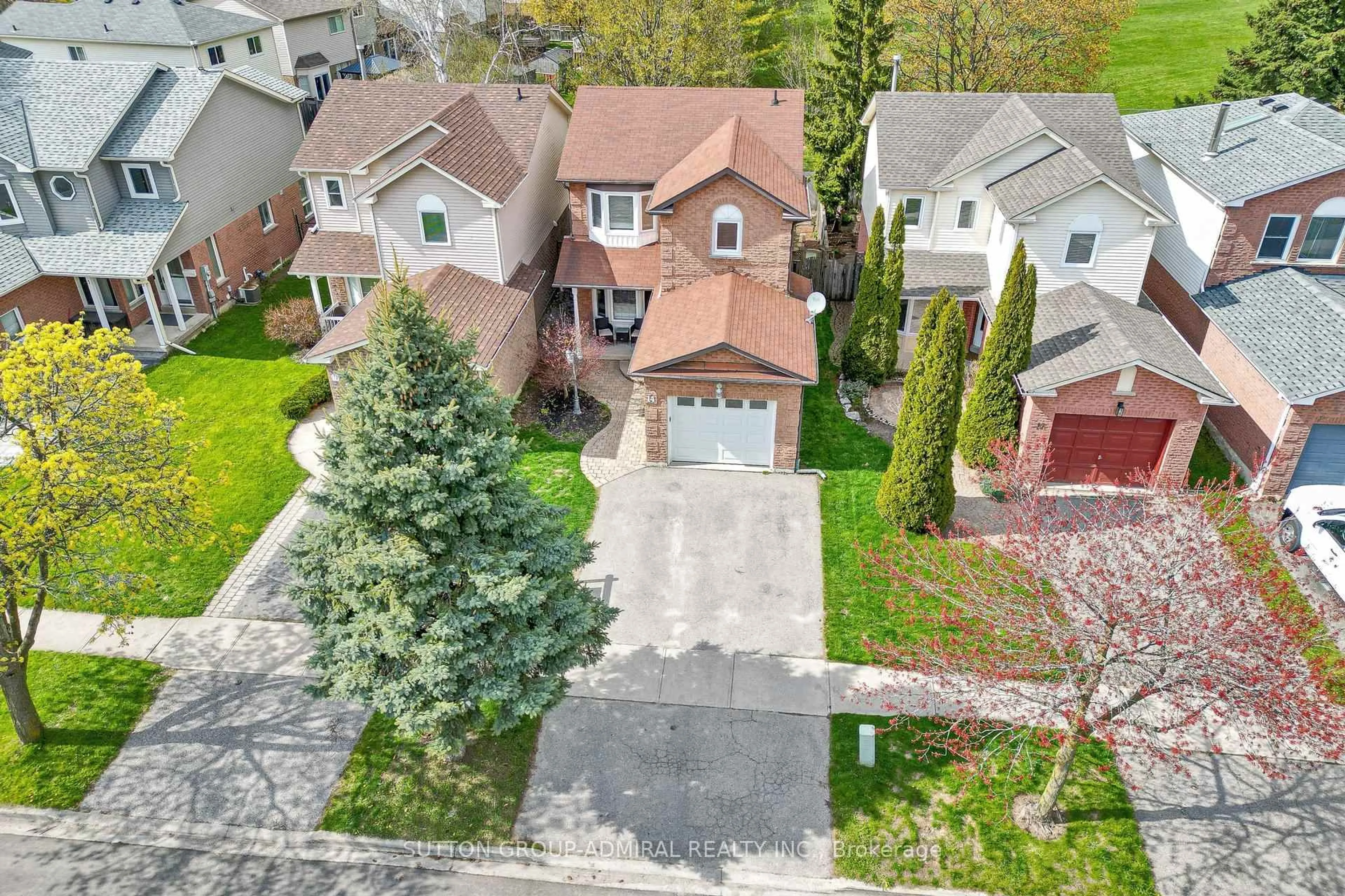 A pic from outside/outdoor area/front of a property/back of a property/a pic from drone, street for 14 Windham Cres, Clarington Ontario L1E 1Y7