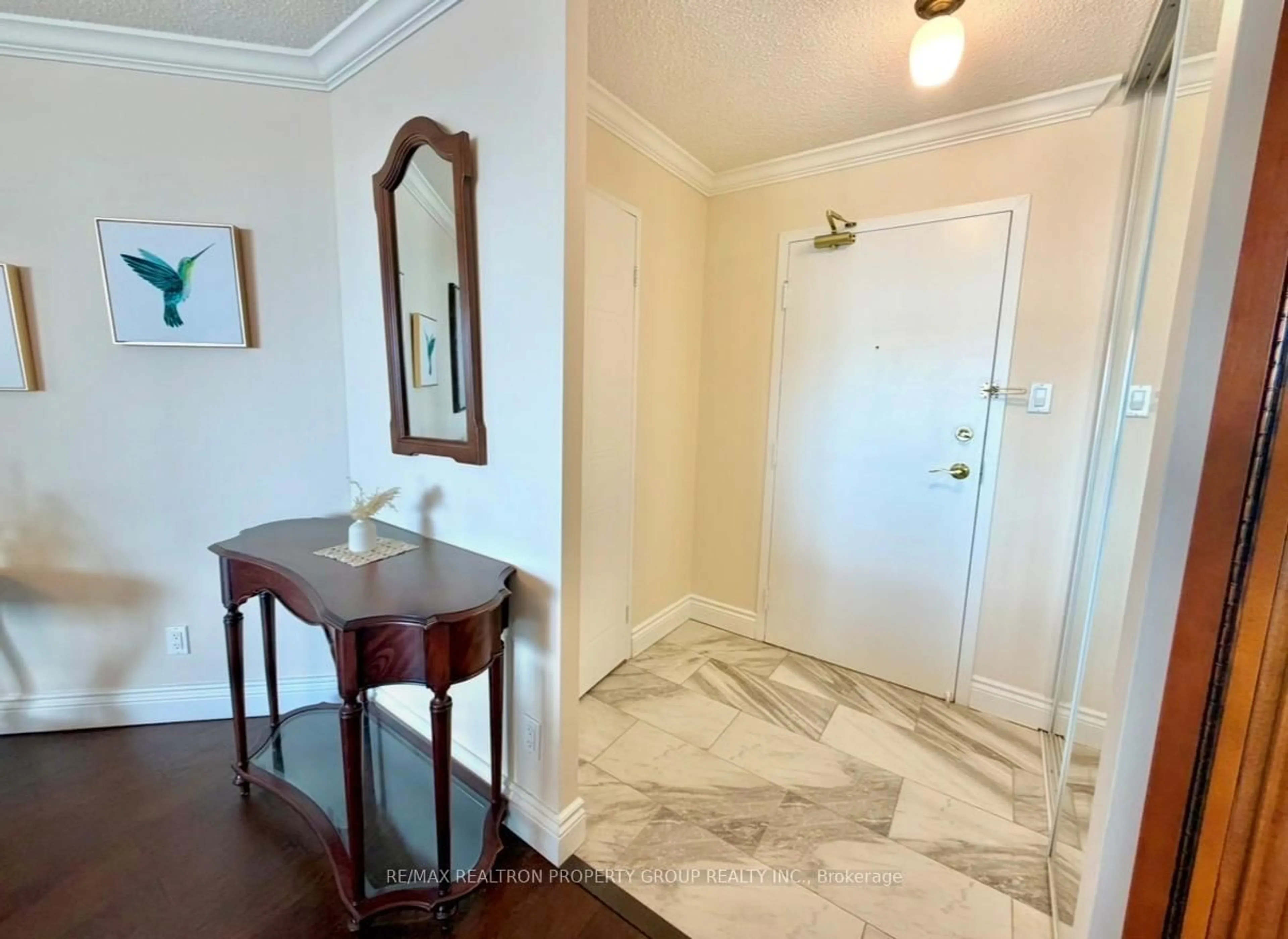 Indoor entryway for 11753 Sheppard Ave #915, Toronto Ontario M1B 5M3