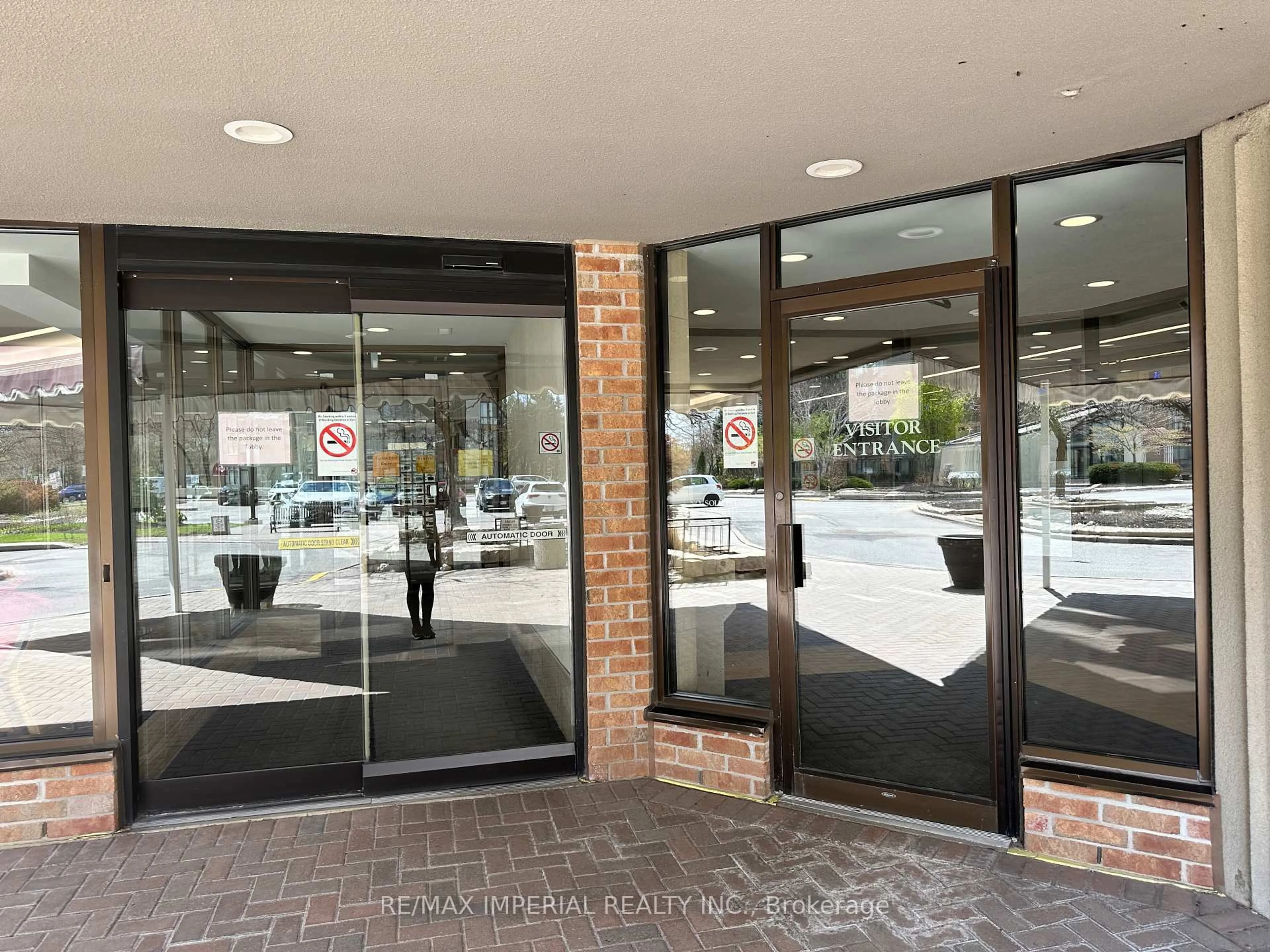 Indoor foyer for 25 Bamburgh Circ #2136, Toronto Ontario M1W 3W2