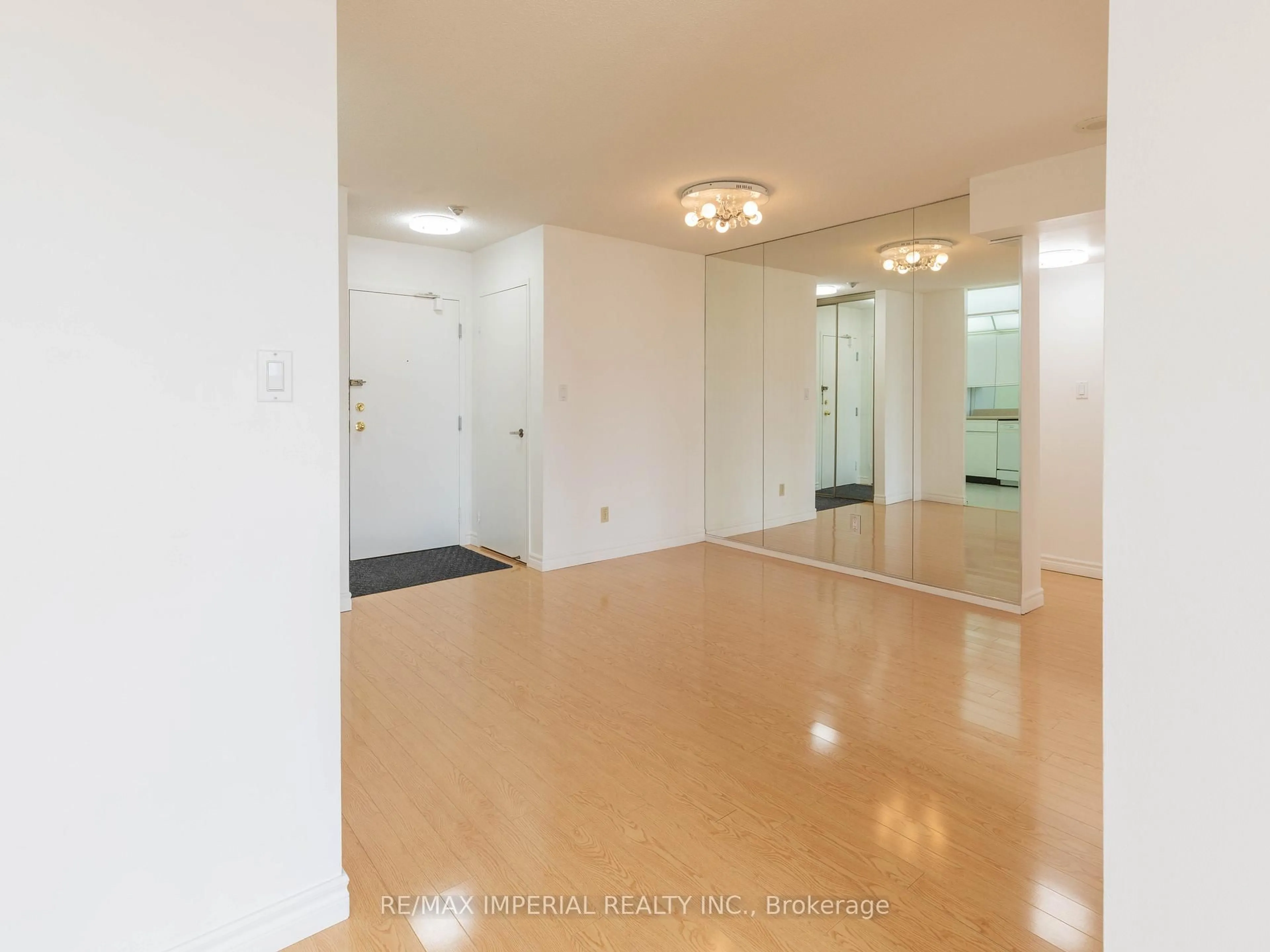 Indoor foyer for 25 Bamburgh Circ #2136, Toronto Ontario M1W 3W2
