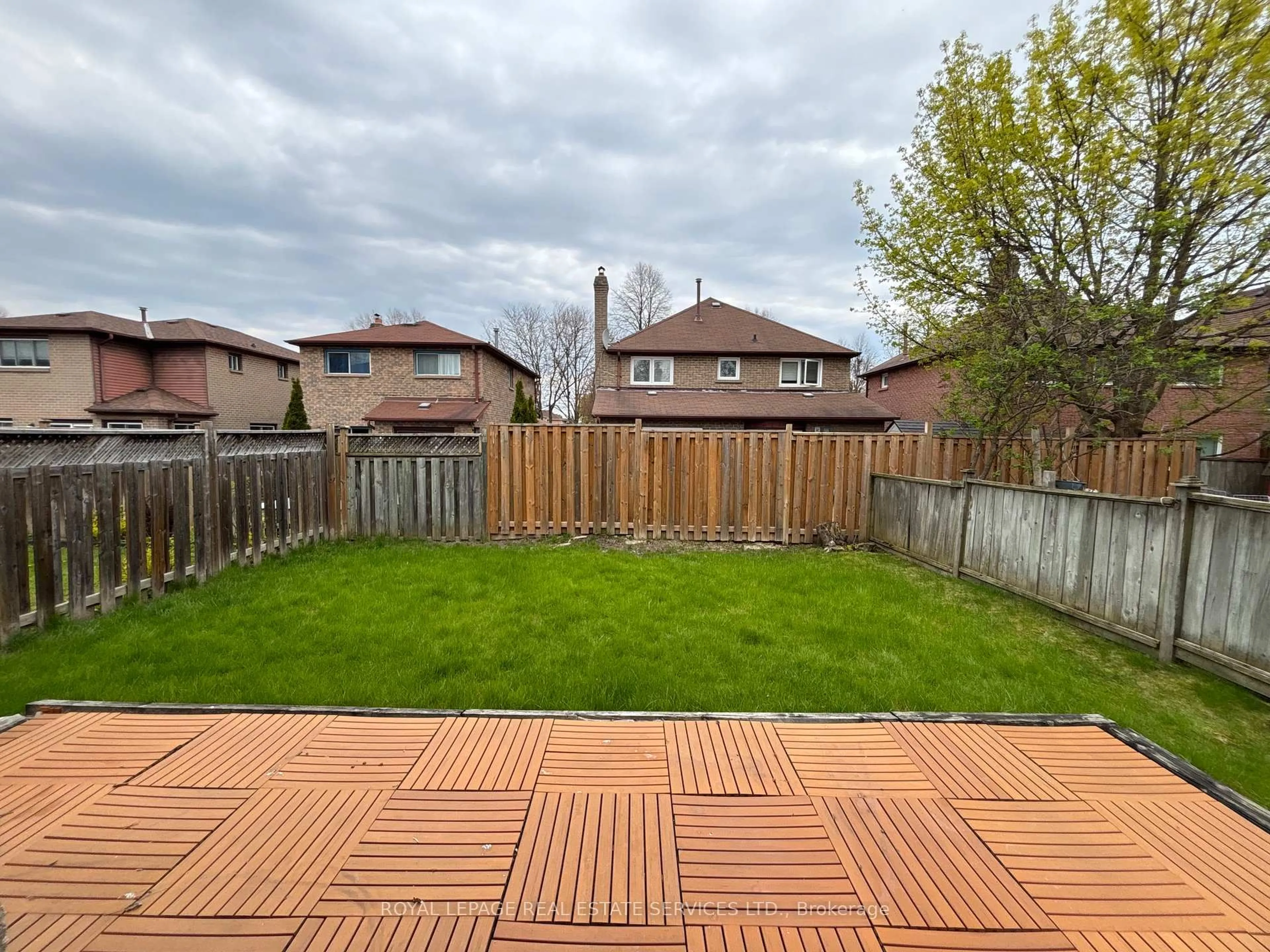 A pic from outside/outdoor area/front of a property/back of a property/a pic from drone, unknown for 23 Stockbridge Cres, Ajax Ontario L1T 2H2