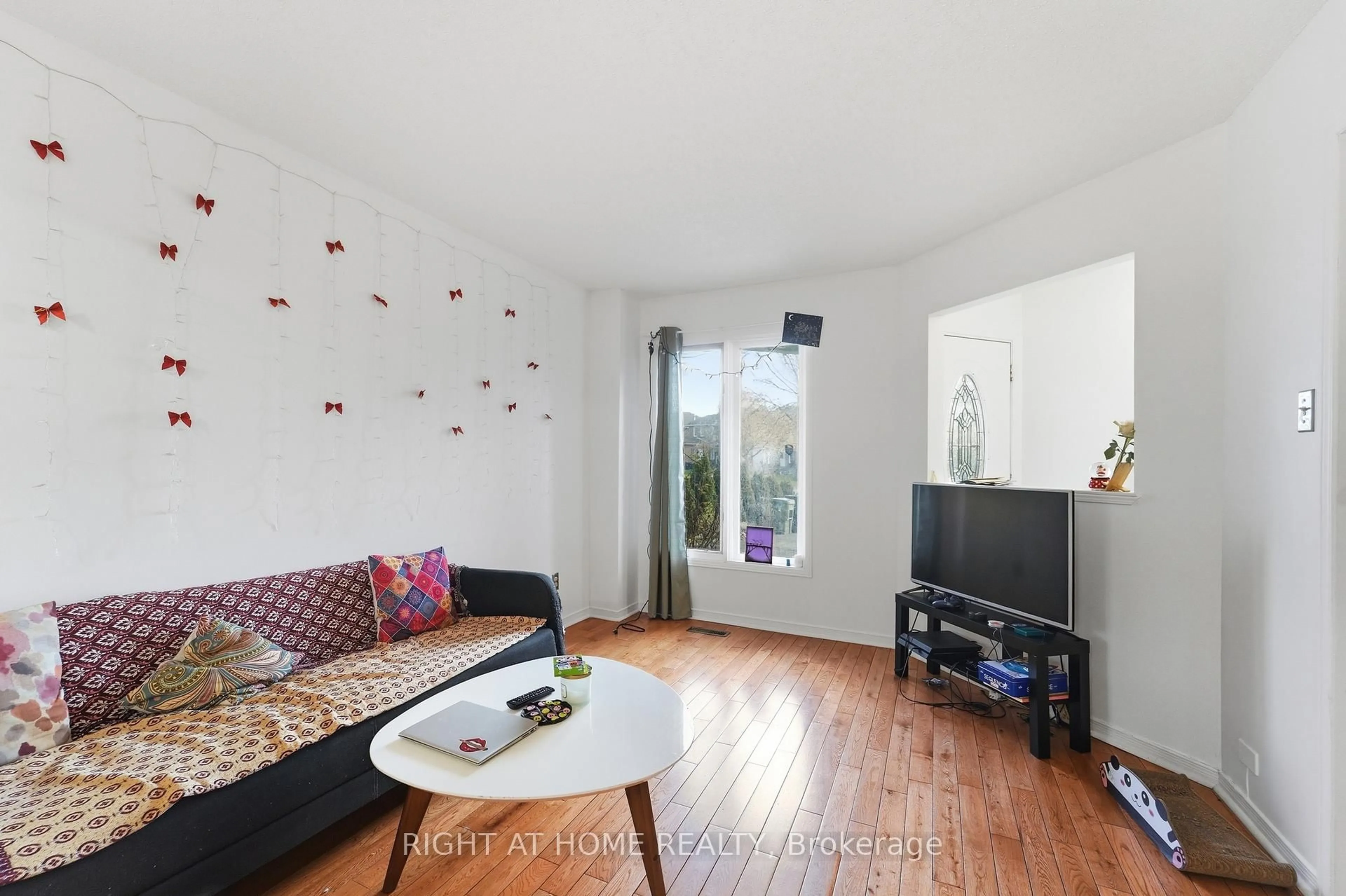 Living room with furniture, wood/laminate floor for 141 Sandown Ave, Toronto Ontario M1N 3W6