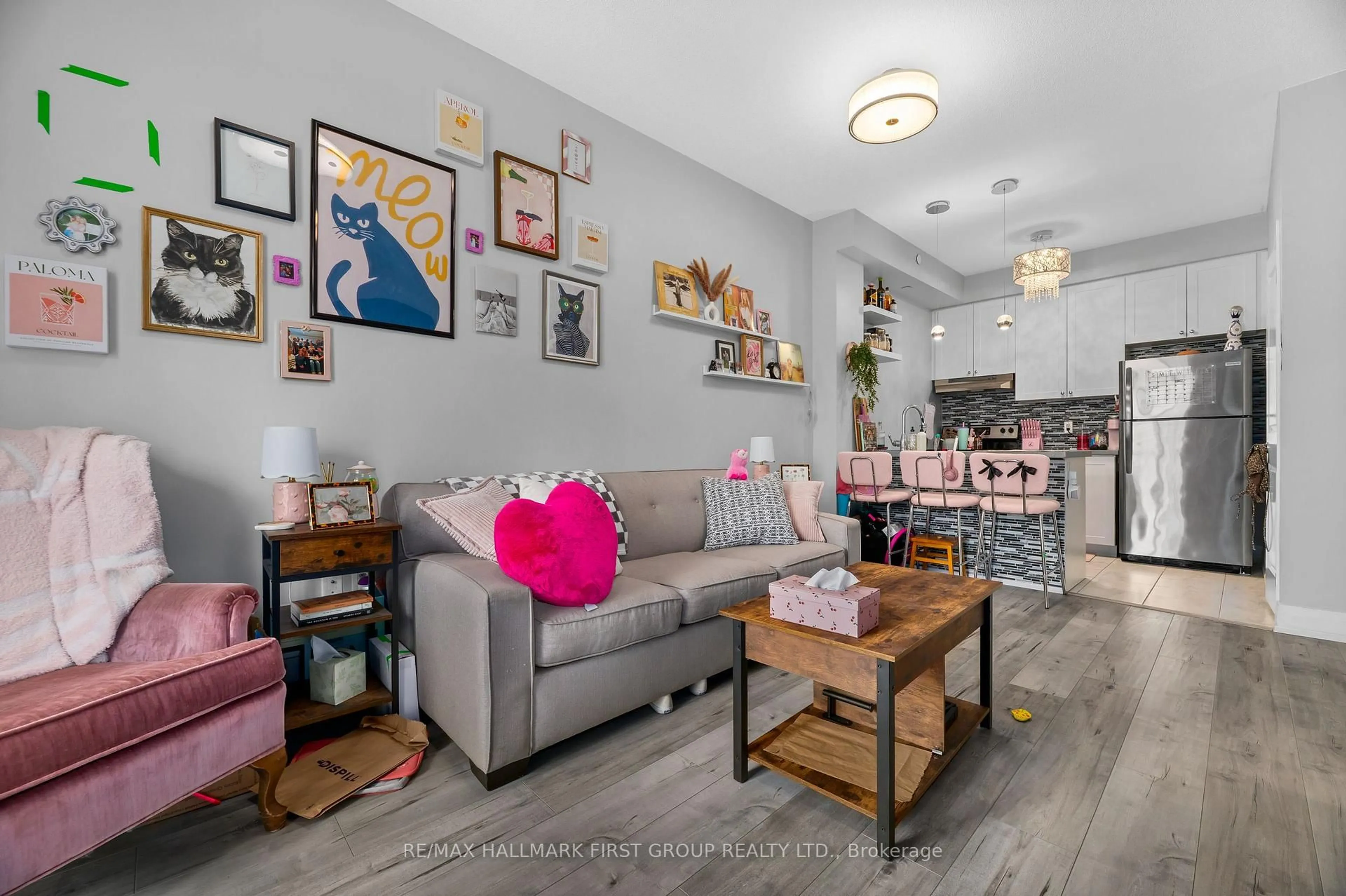Living room with furniture, unknown for 80 Aspen Springs Dr #111, Clarington Ontario L1C 0V4