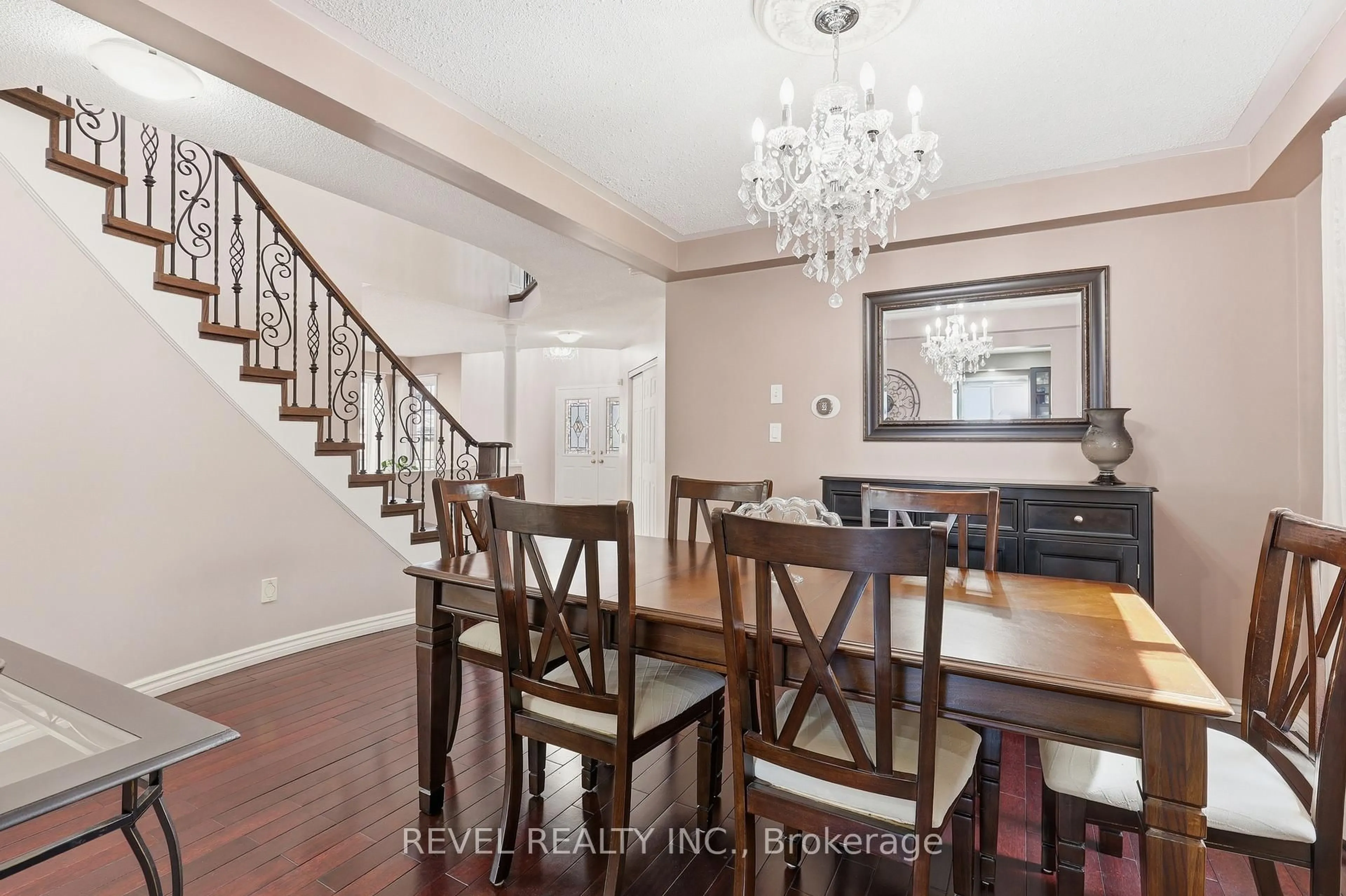 Dining room, wood/laminate floor for 116 Hibbard Dr, Ajax Ontario L1Z 1J8