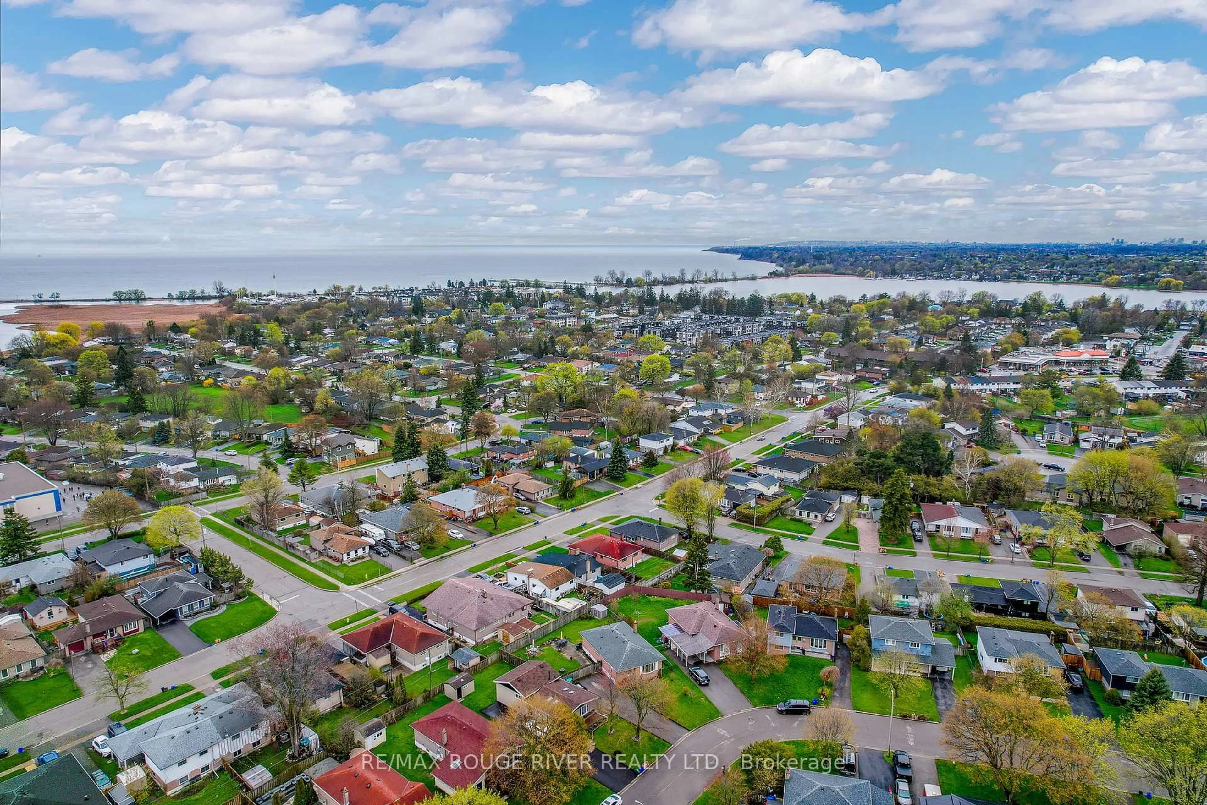 A pic from outside/outdoor area/front of a property/back of a property/a pic from drone, water/lake/river/ocean view for 812 Bem Ave, Pickering Ontario L1W 1X1