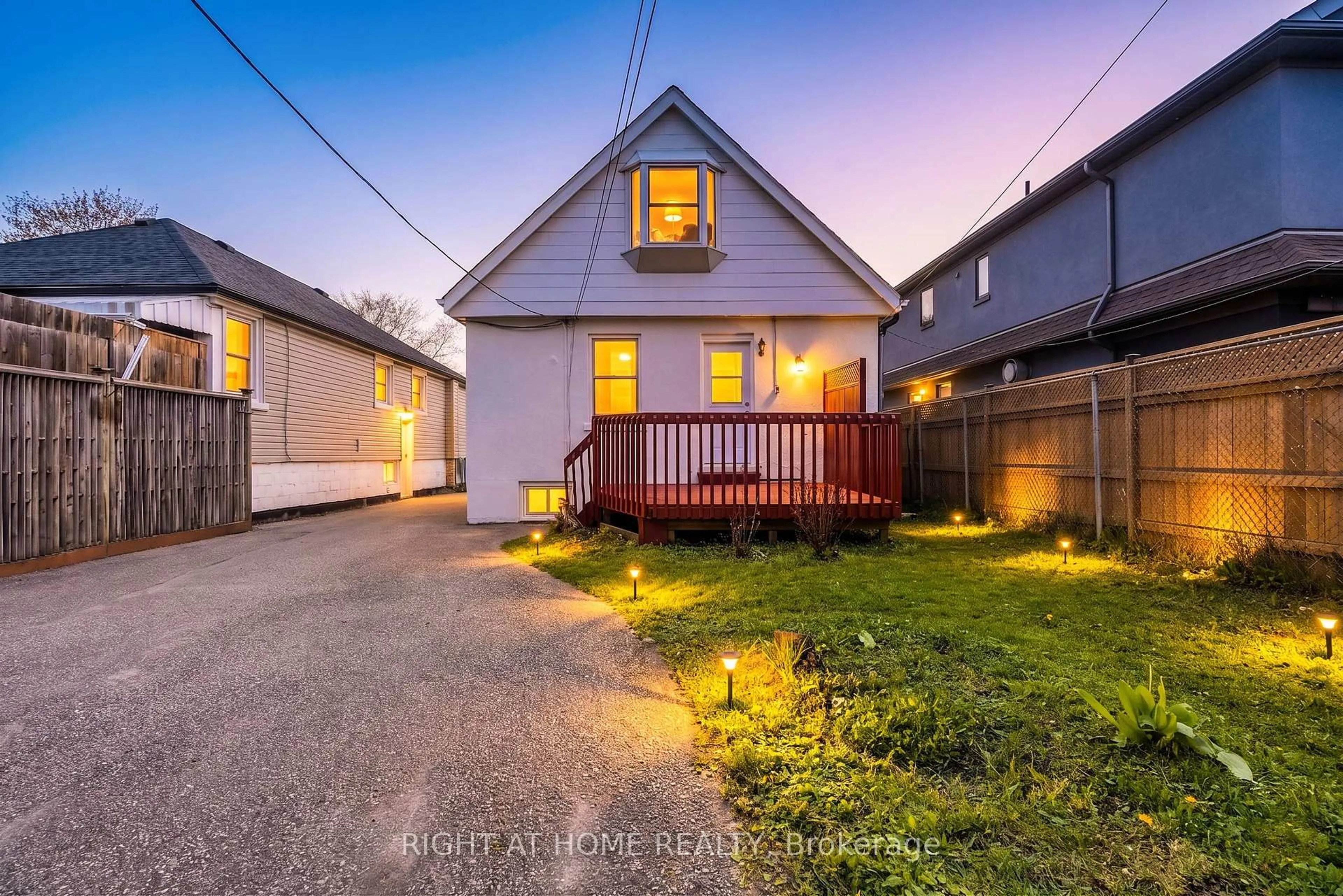 A pic from outside/outdoor area/front of a property/back of a property/a pic from drone, street for 6 Vanbrugh Ave, Toronto Ontario M1N 3S7