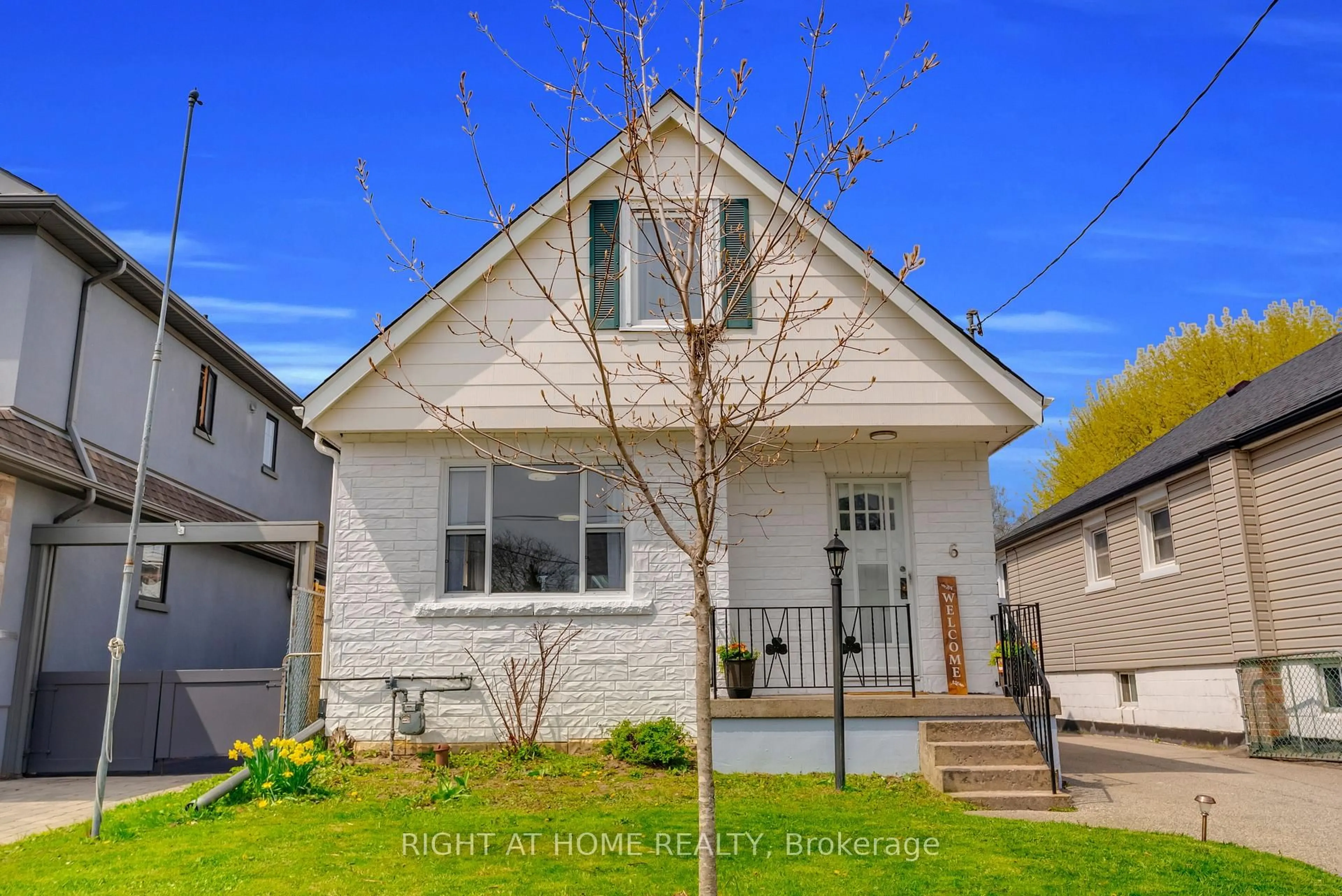 Home with vinyl exterior material, street for 6 Vanbrugh Ave, Toronto Ontario M1N 3S7