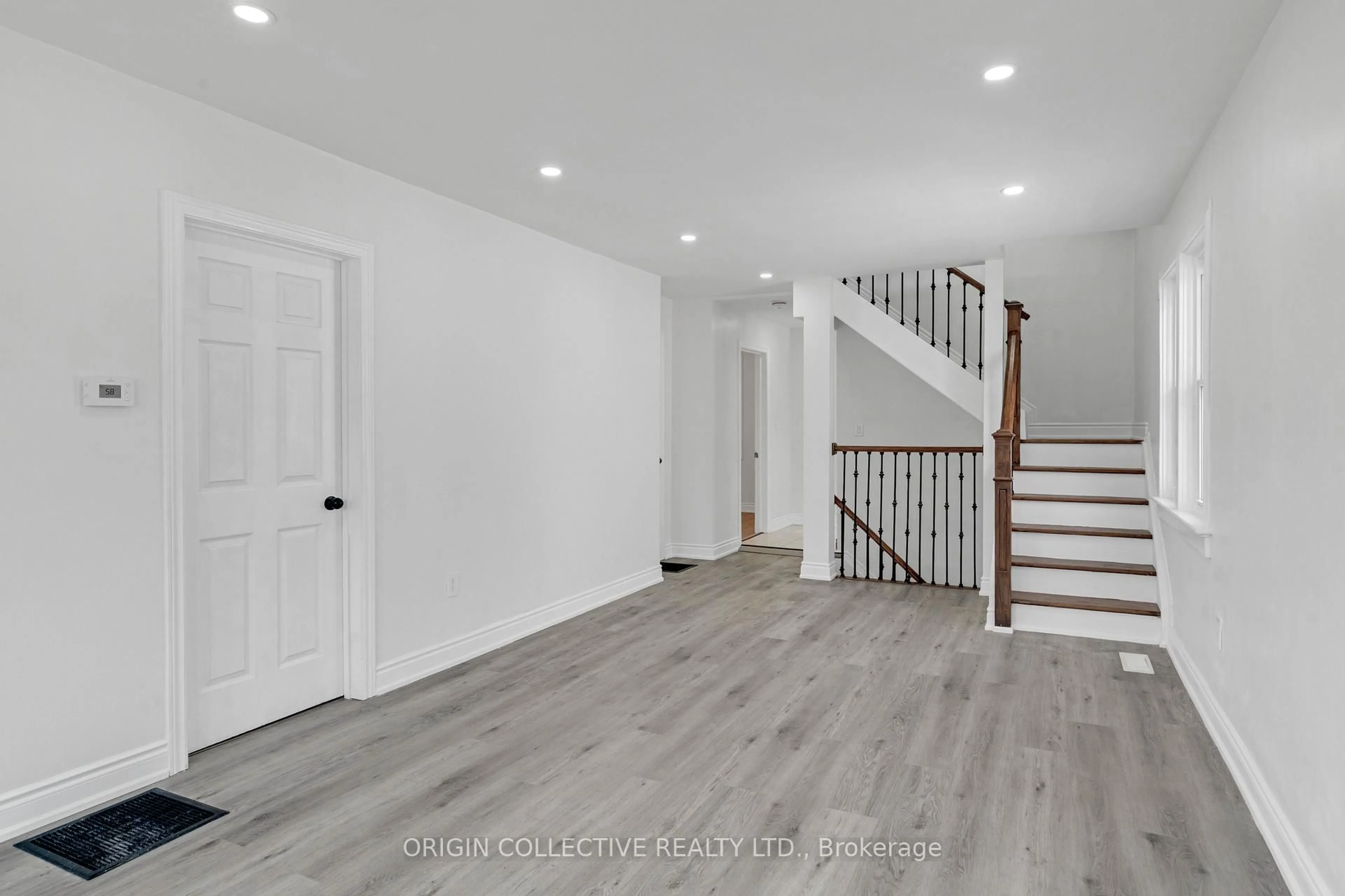 Indoor entryway for 280 Division St, Oshawa Ontario L1G 5M7