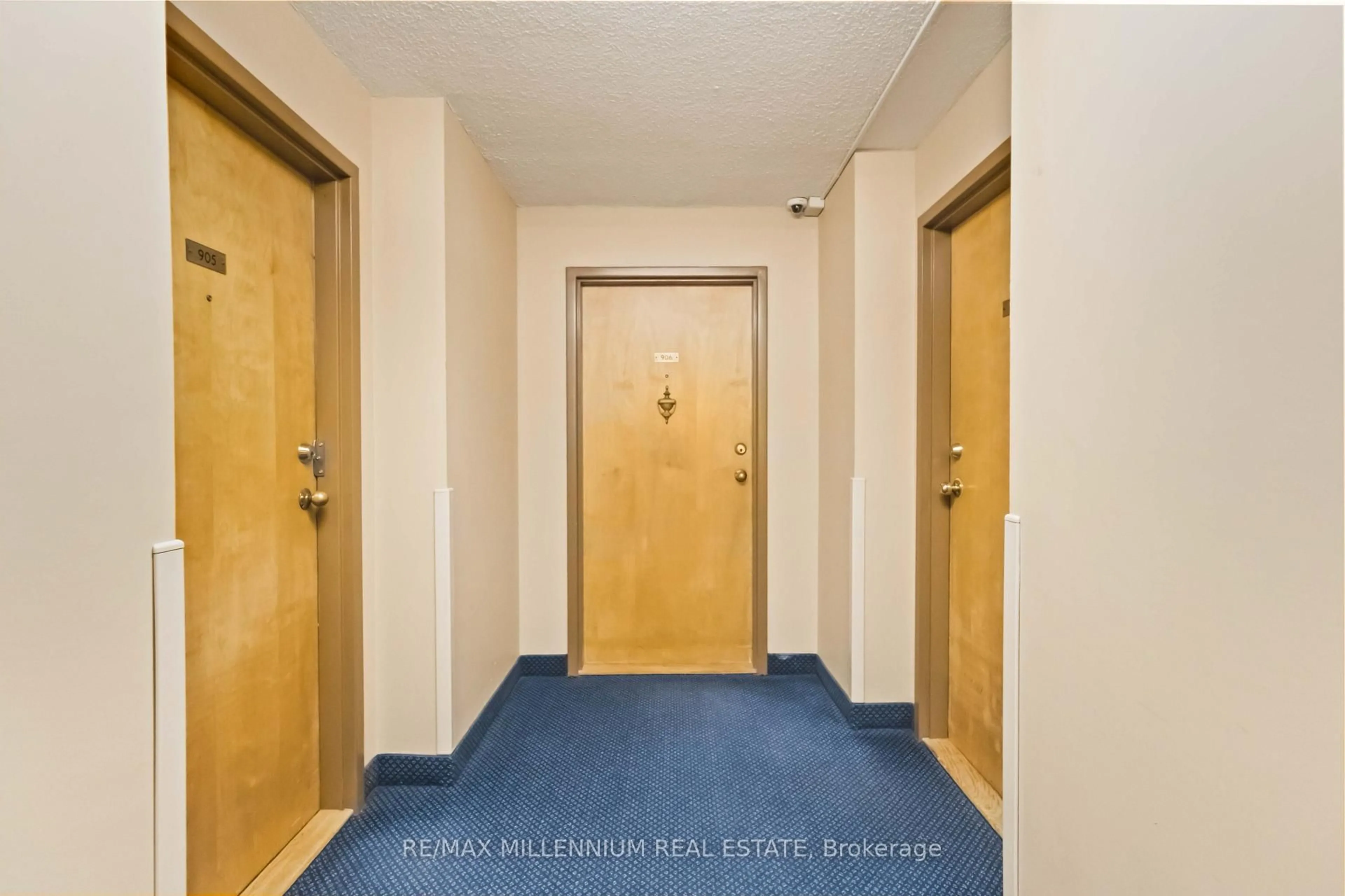 Indoor foyer for 3050 Ellesmere Rd #906, Toronto Ontario M1E 4C2