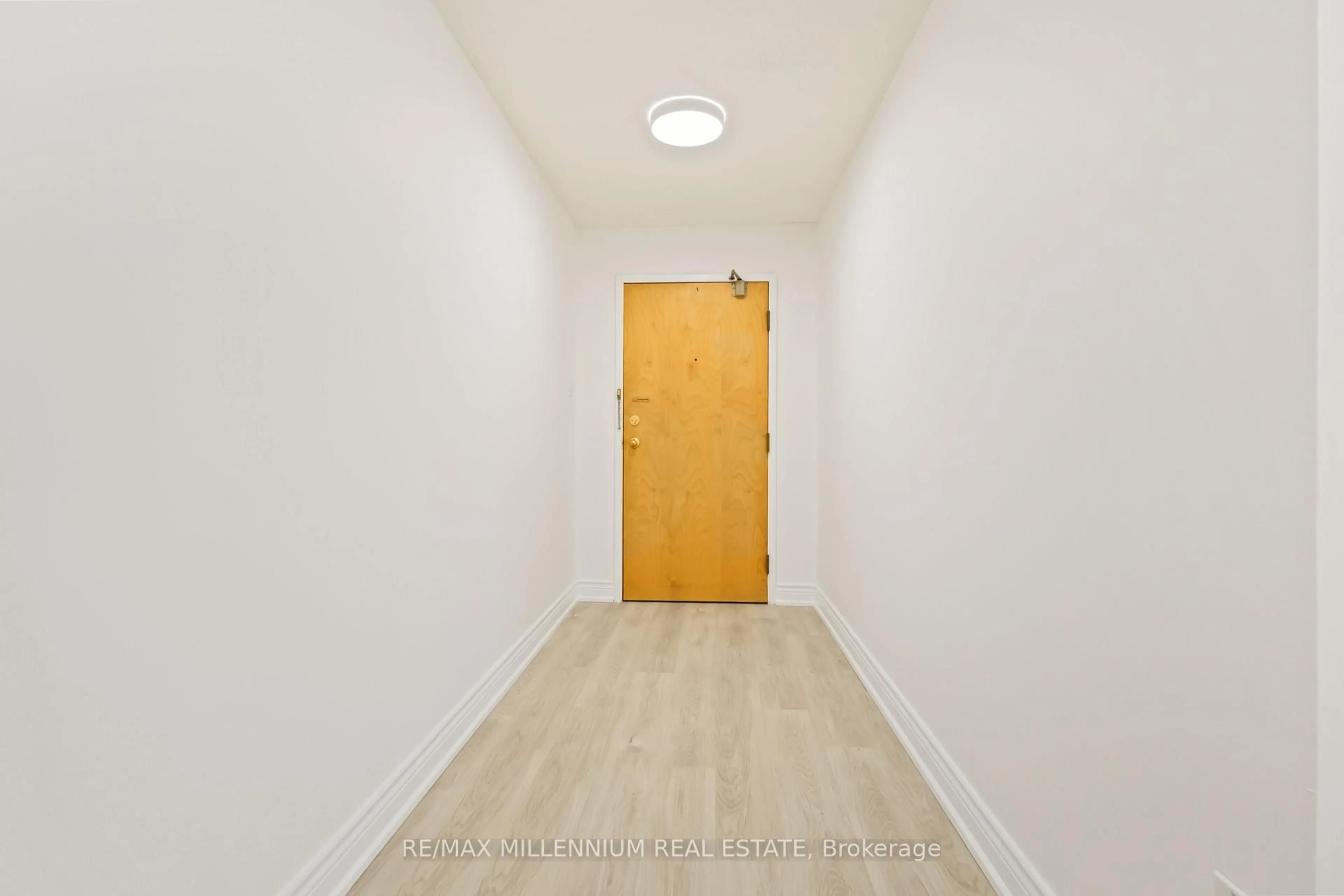 Indoor entryway for 3050 Ellesmere Rd #906, Toronto Ontario M1E 4C2