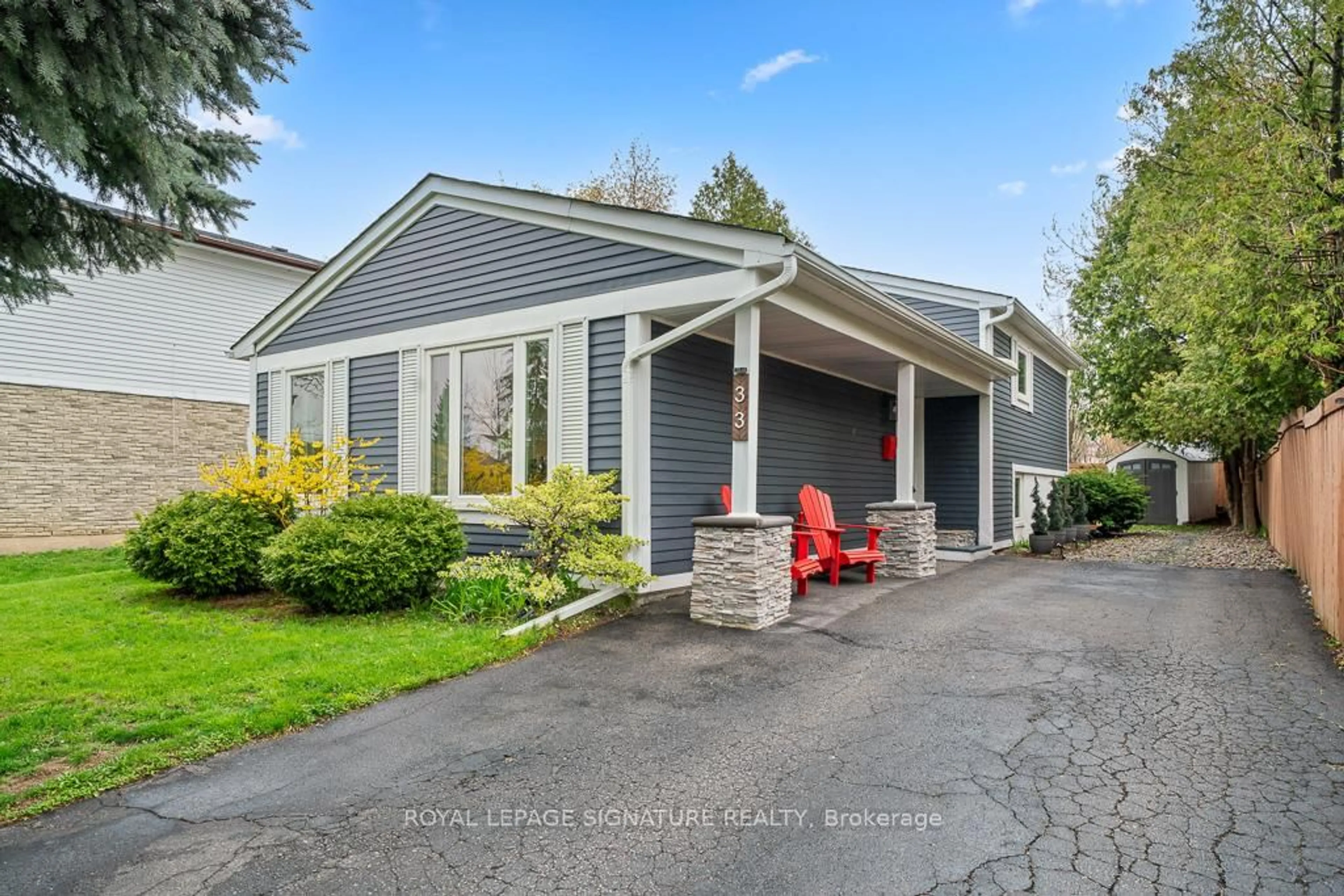 Home with vinyl exterior material, street for 33 Coltman Cres, Toronto Ontario M1B 2A3