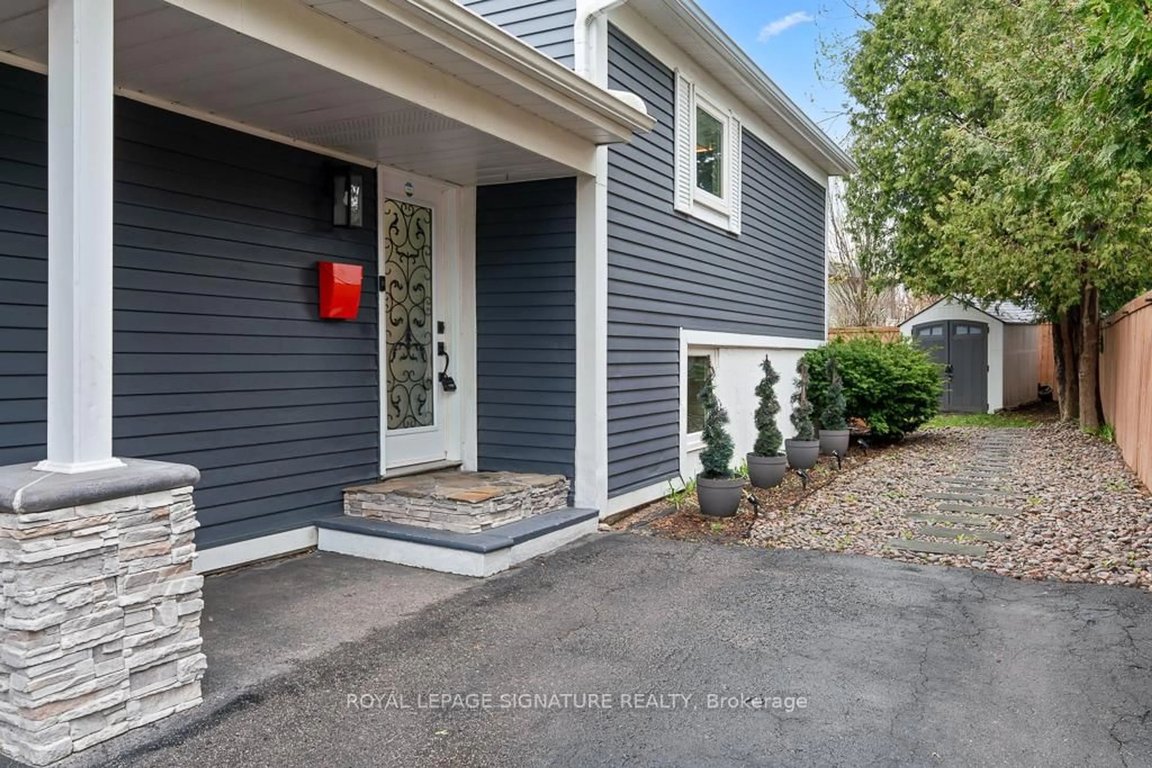 Home with vinyl exterior material, street for 33 Coltman Cres, Toronto Ontario M1B 2A3