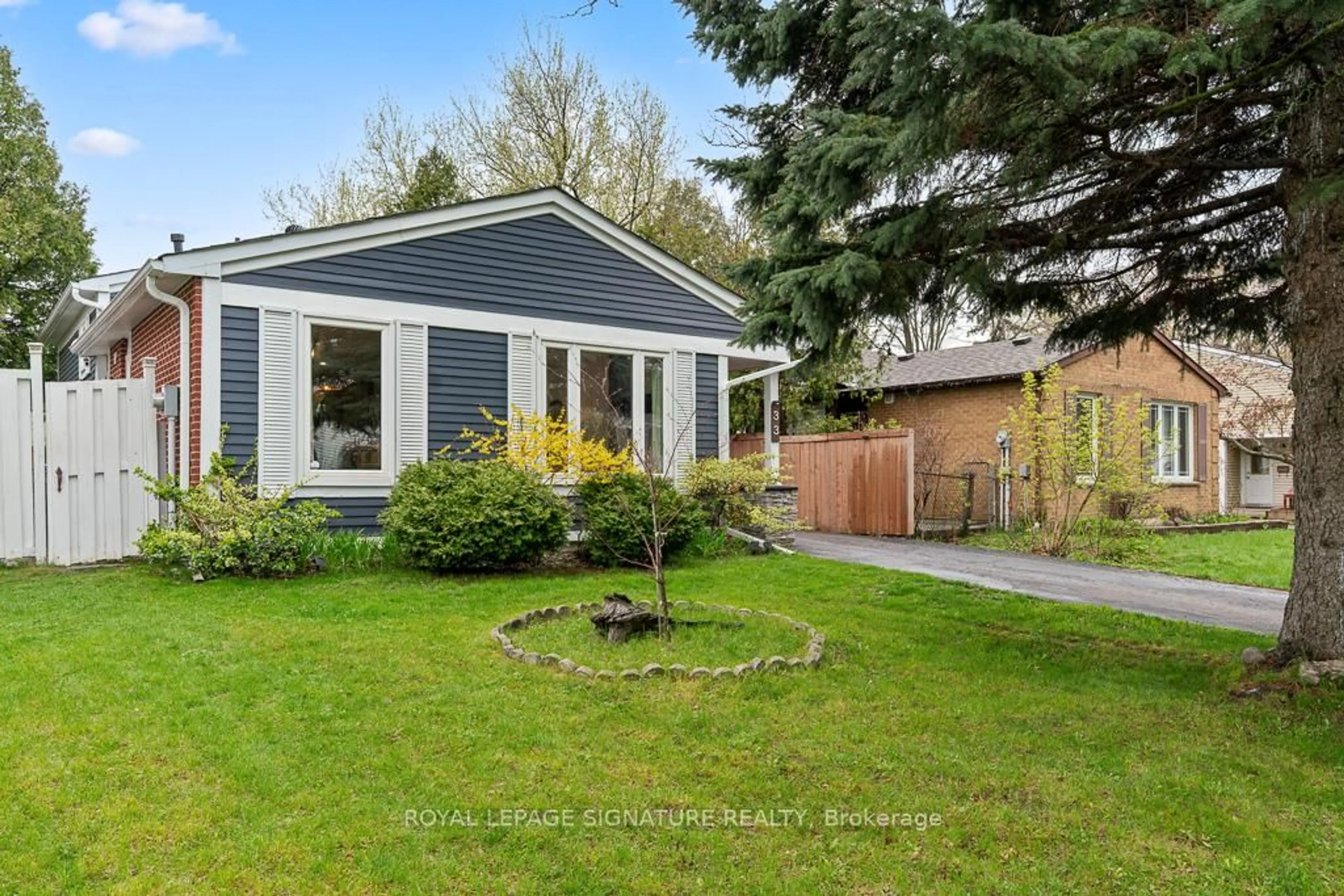 Home with vinyl exterior material, street for 33 Coltman Cres, Toronto Ontario M1B 2A3