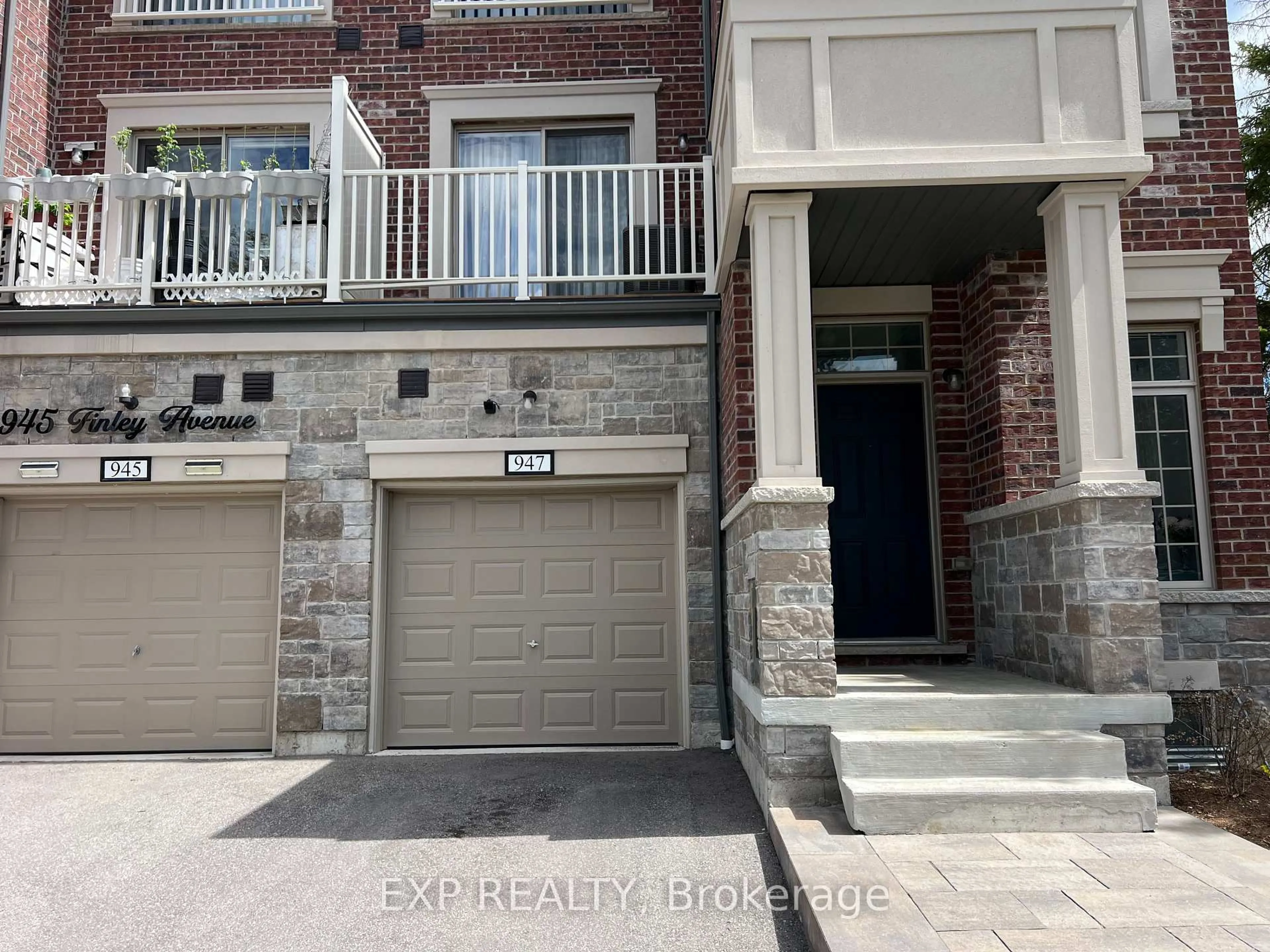 Indoor entryway for 947 Finley Ave, Ajax Ontario L1S 3V5