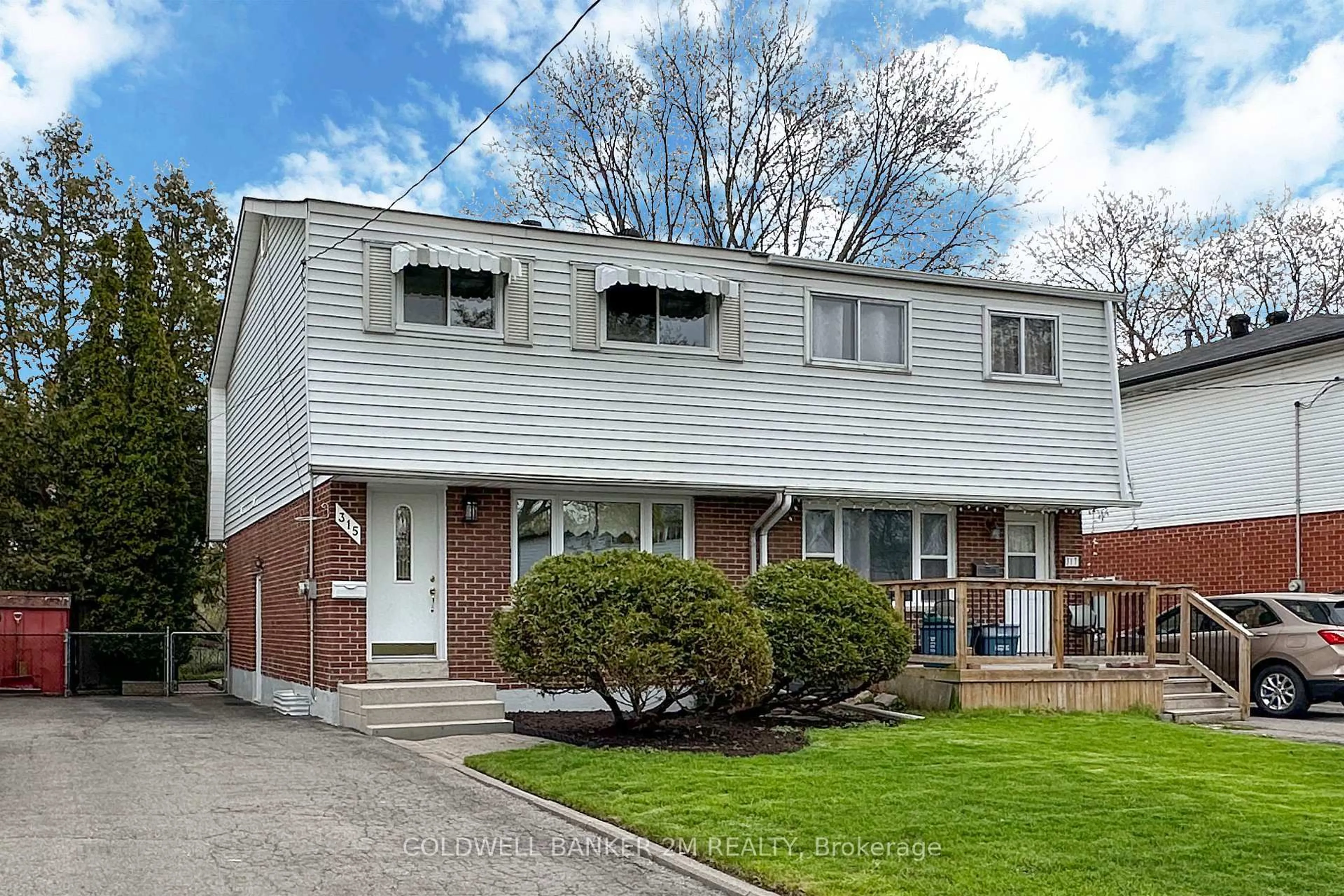 Home with vinyl exterior material, street for 315 Durham Crt, Oshawa Ontario L1J 5R5