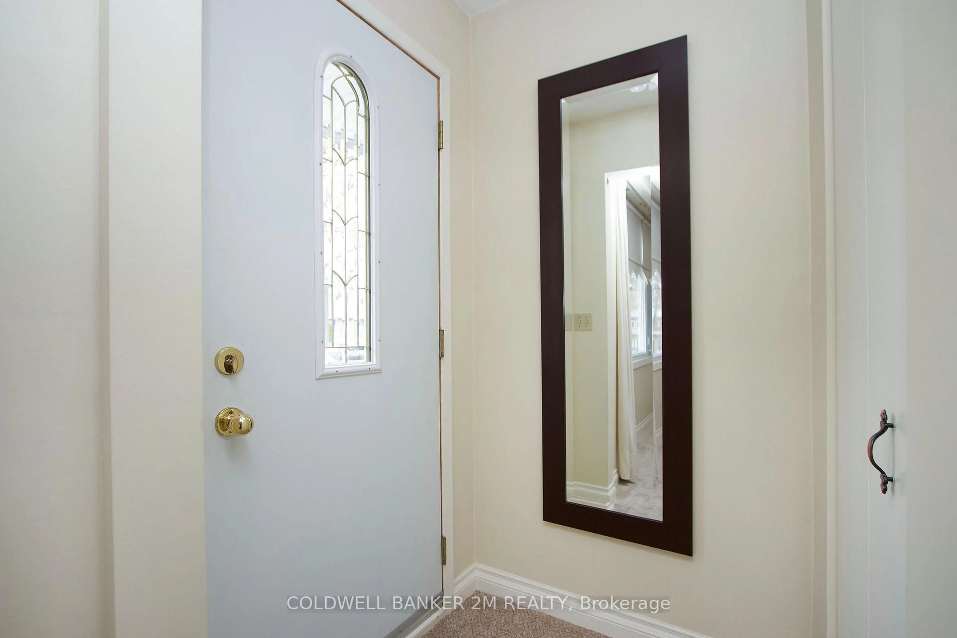 Indoor entryway for 315 Durham Crt, Oshawa Ontario L1J 5R5