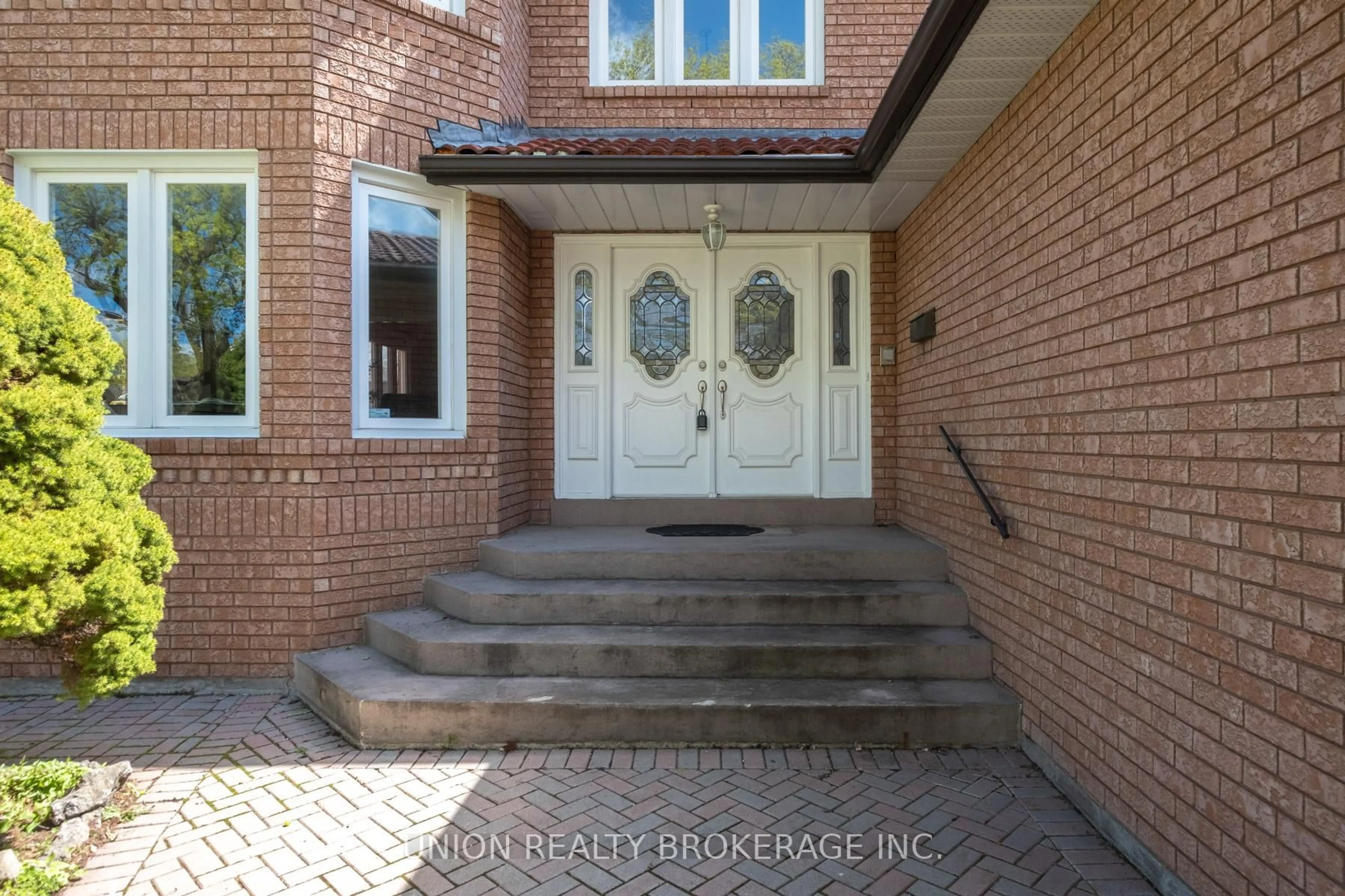 Indoor entryway for 39 Buena Vista Ave, Toronto Ontario M1S 1J3