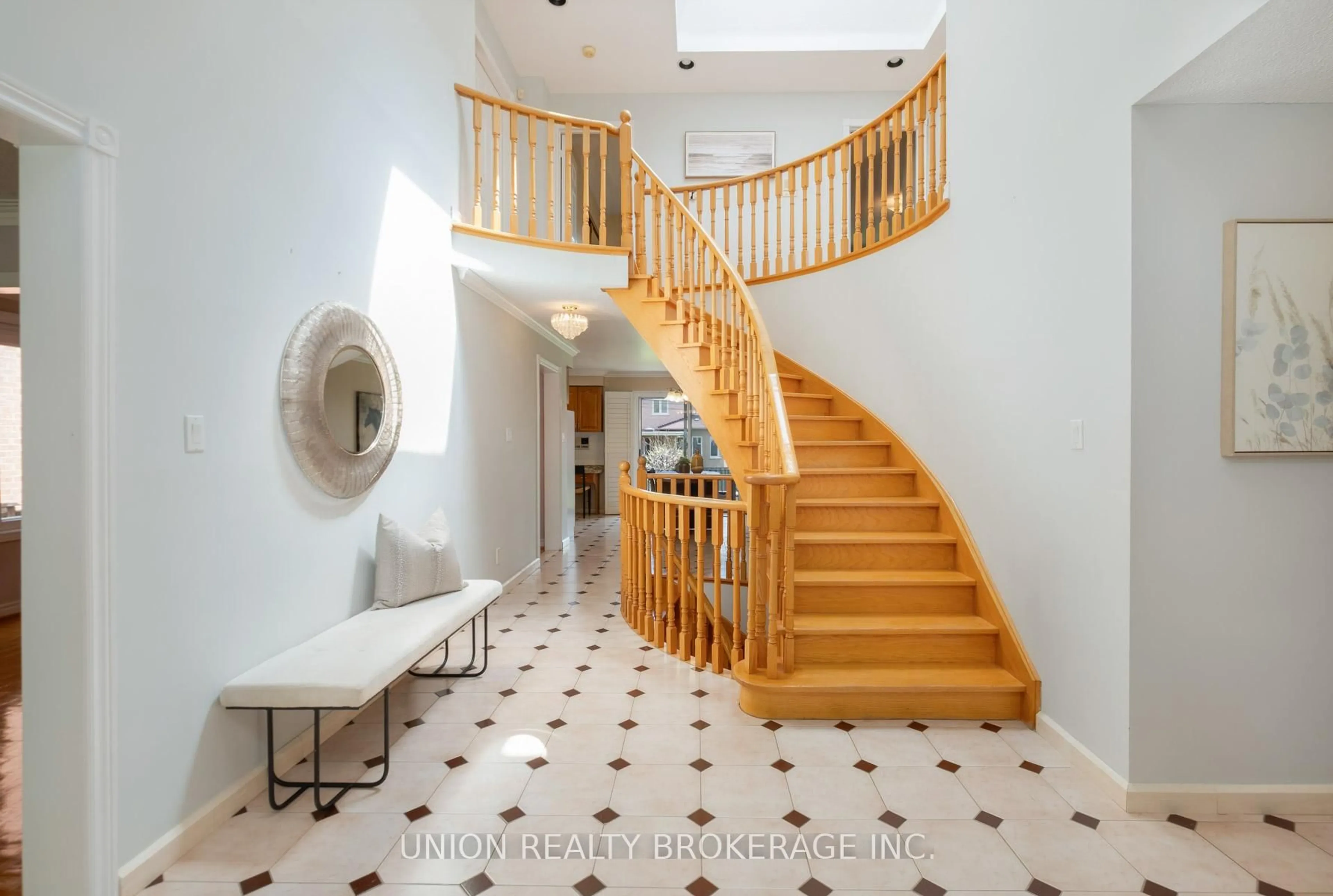 Indoor foyer for 39 Buena Vista Ave, Toronto Ontario M1S 1J3