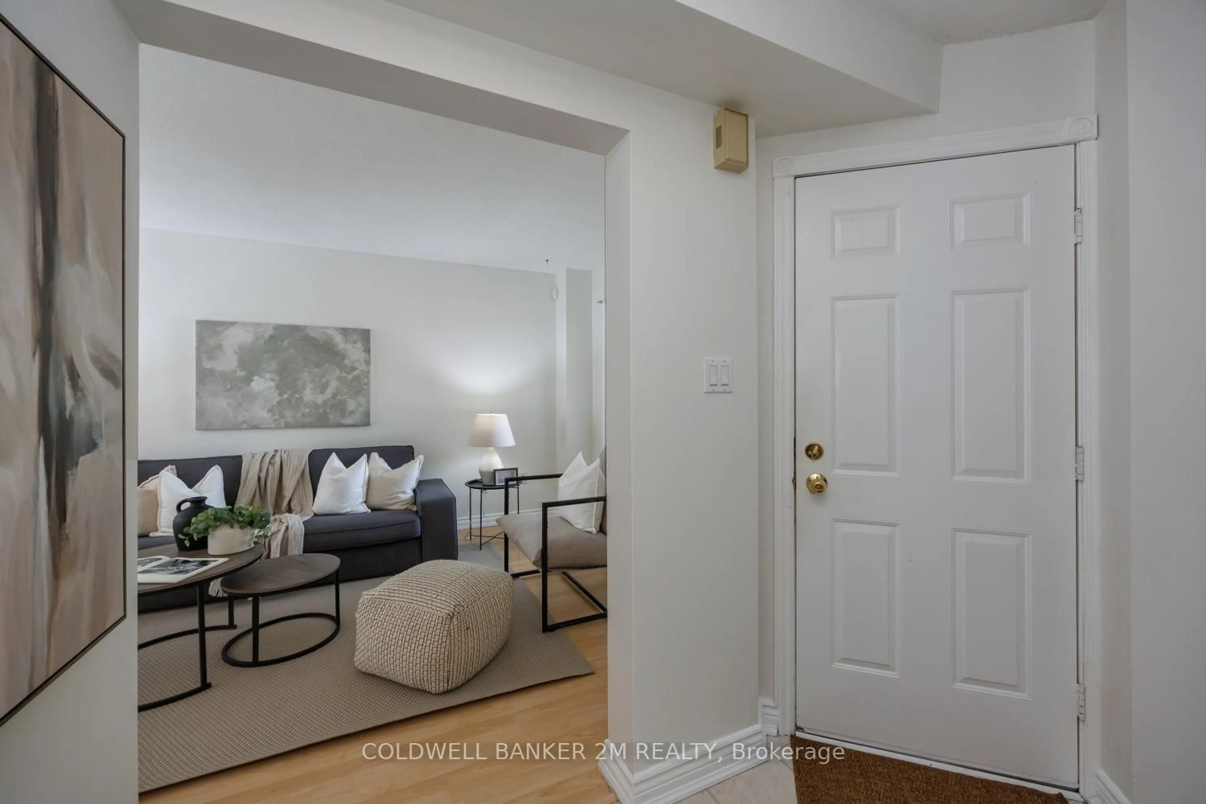 Indoor entryway for 11 Yorkville Dr, Clarington Ontario L1E 2A8