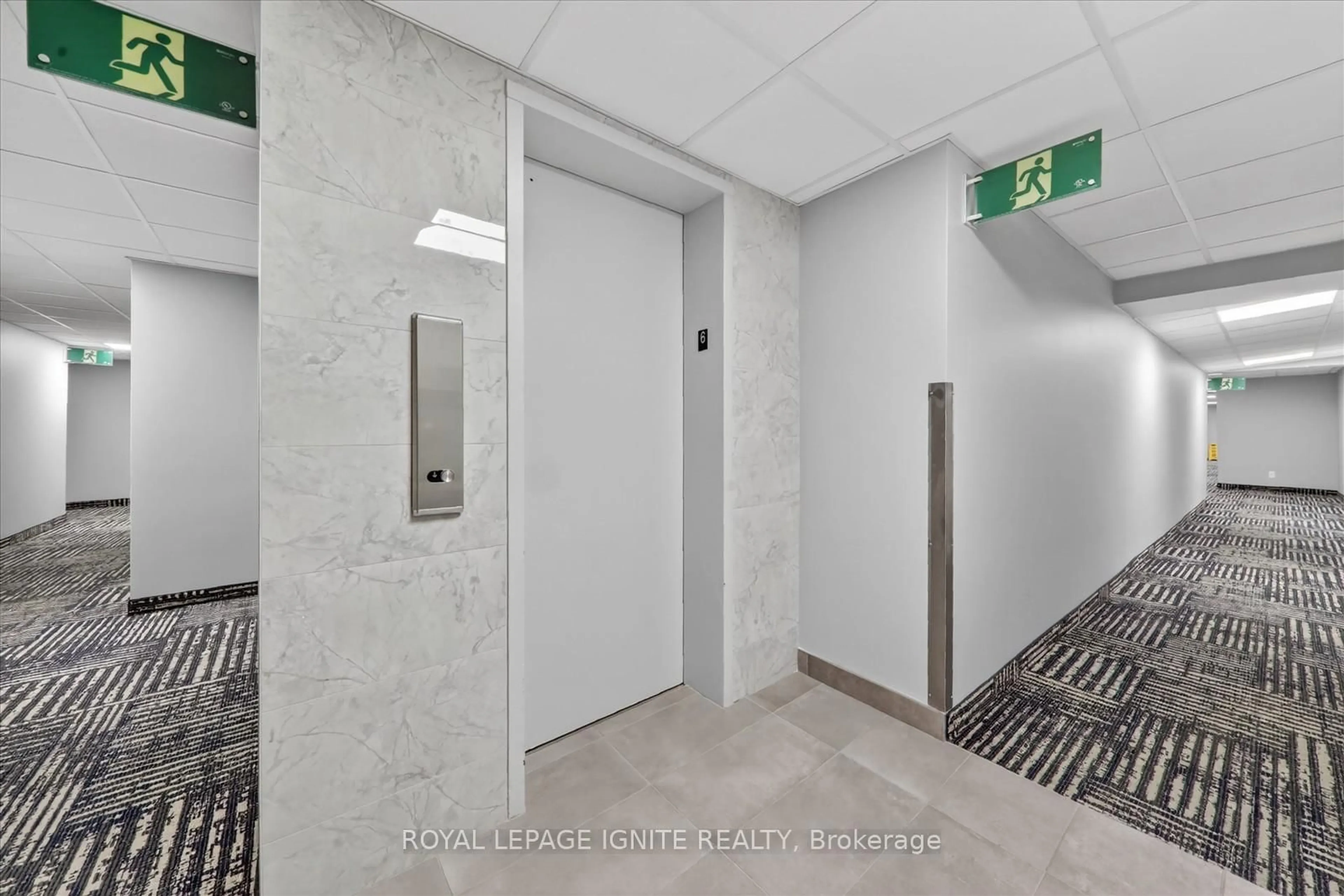 Indoor foyer for 4064 Lawrence Ave #602, Toronto Ontario M1E 4V6