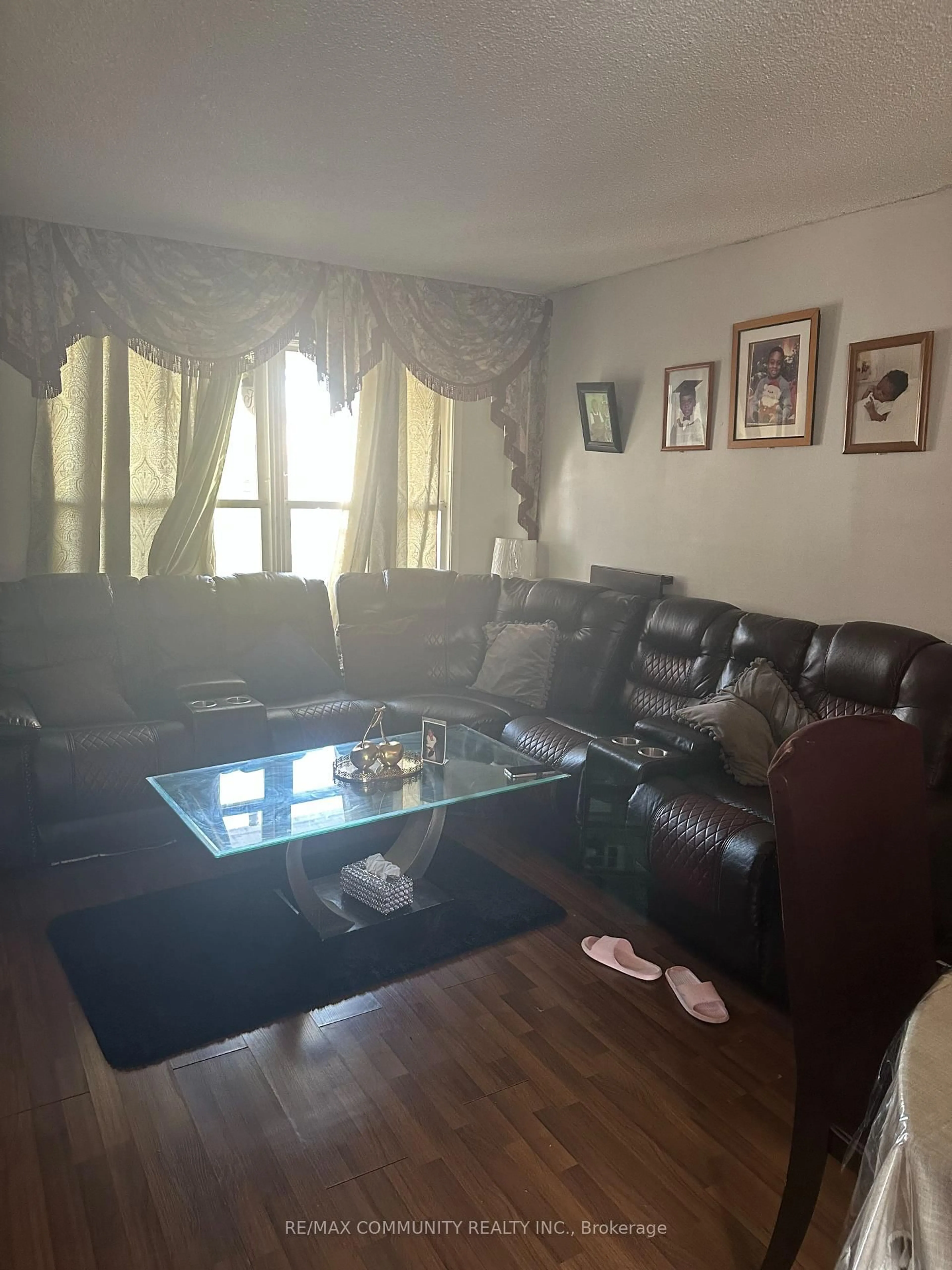 Living room with furniture, unknown for 53 Lady Bower Cres, Toronto Ontario M1B 4R3