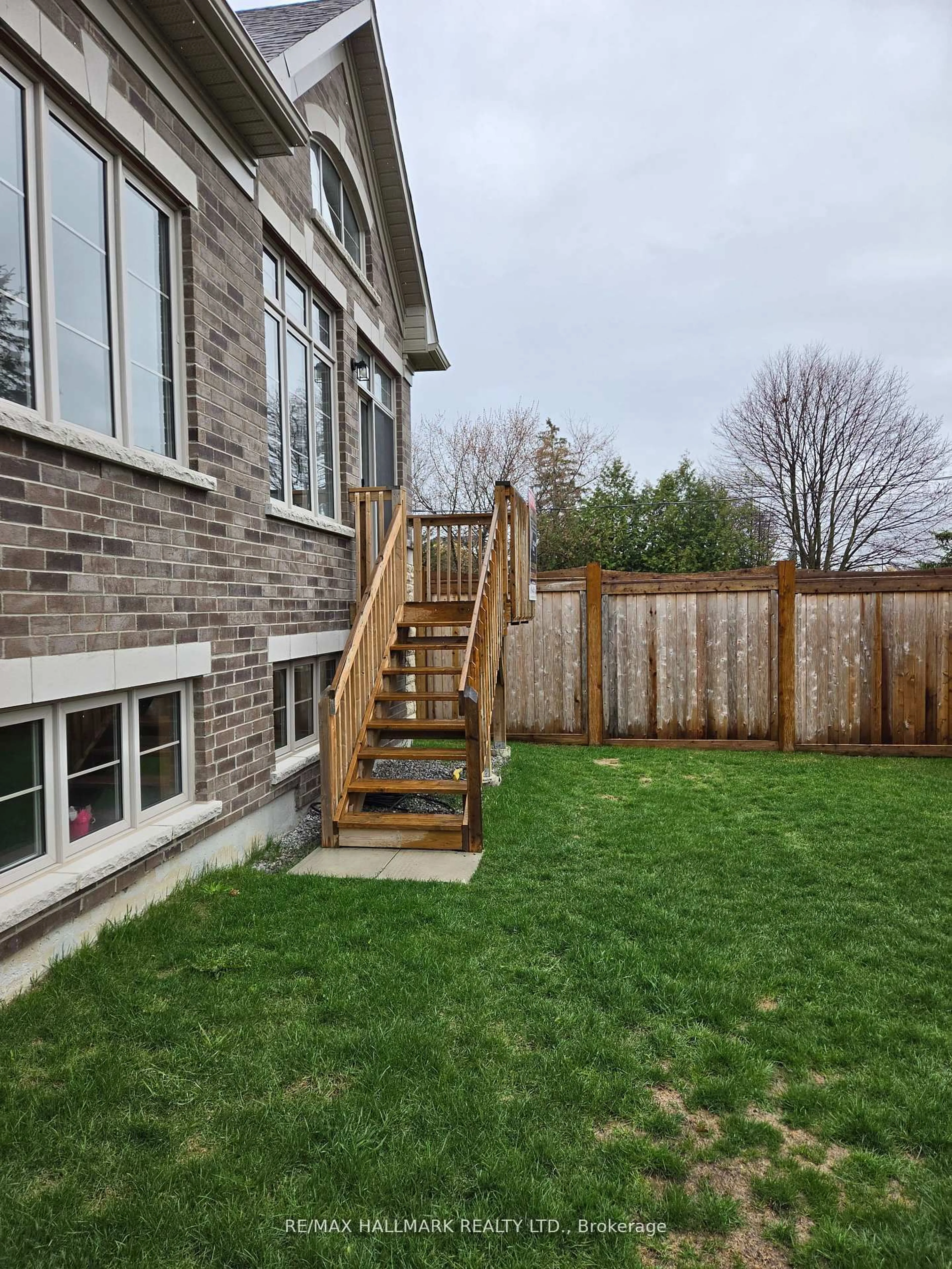 Patio, street for 2 Holtby Crt, Scugog Ontario L9L 0B4