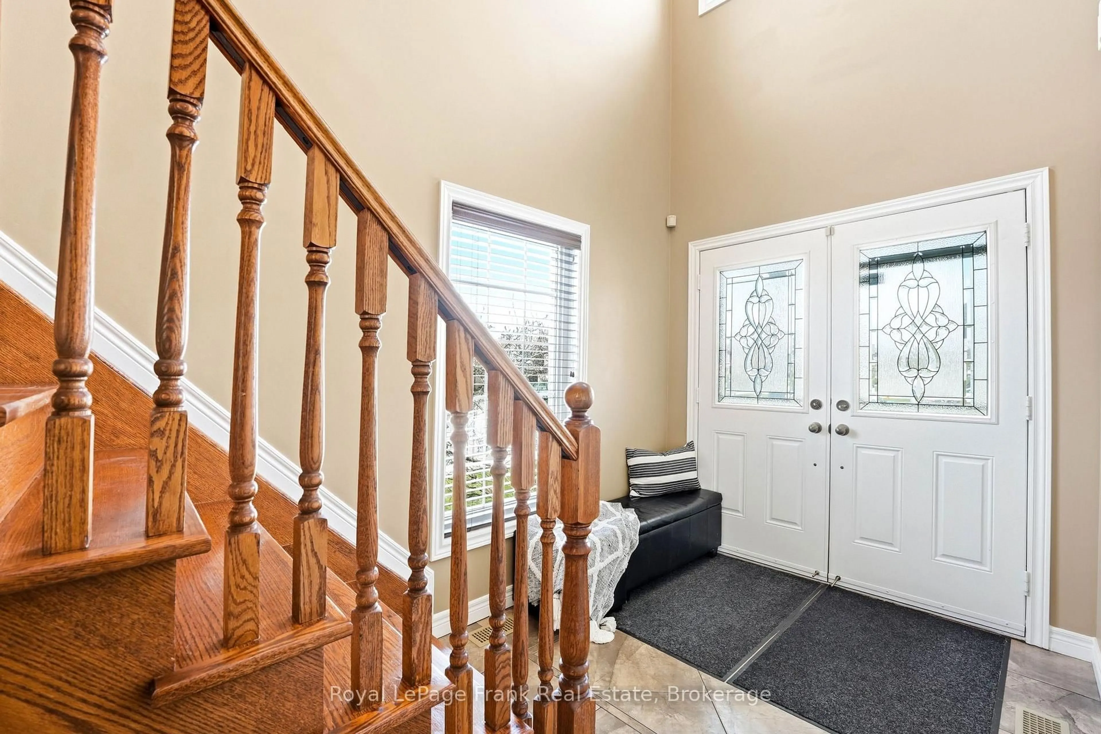 Indoor entryway for 115 Southfield Ave, Clarington Ontario L1E 3K1