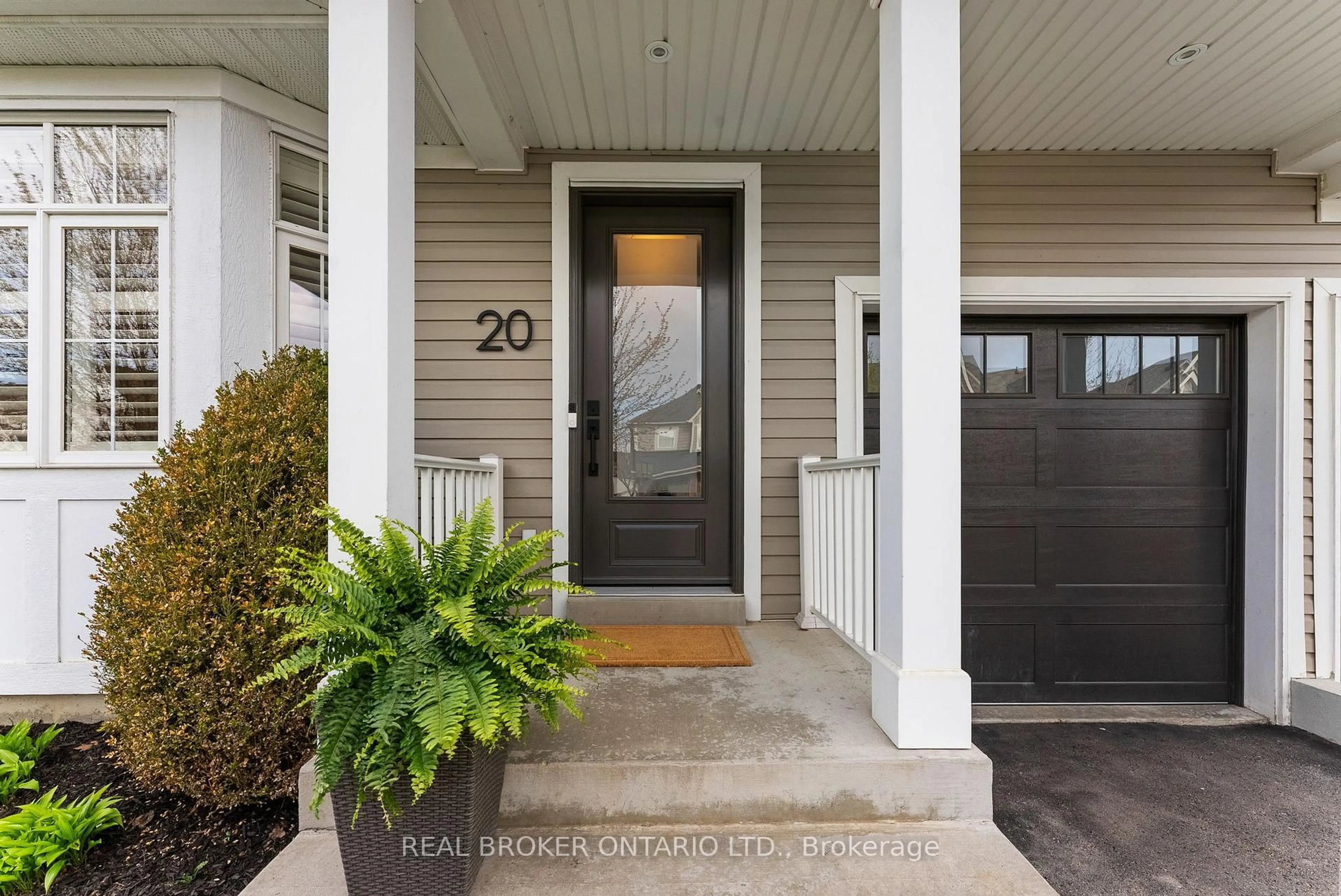 Indoor entryway for 20 Denbury Crt, Whitby Ontario L1M 0H5