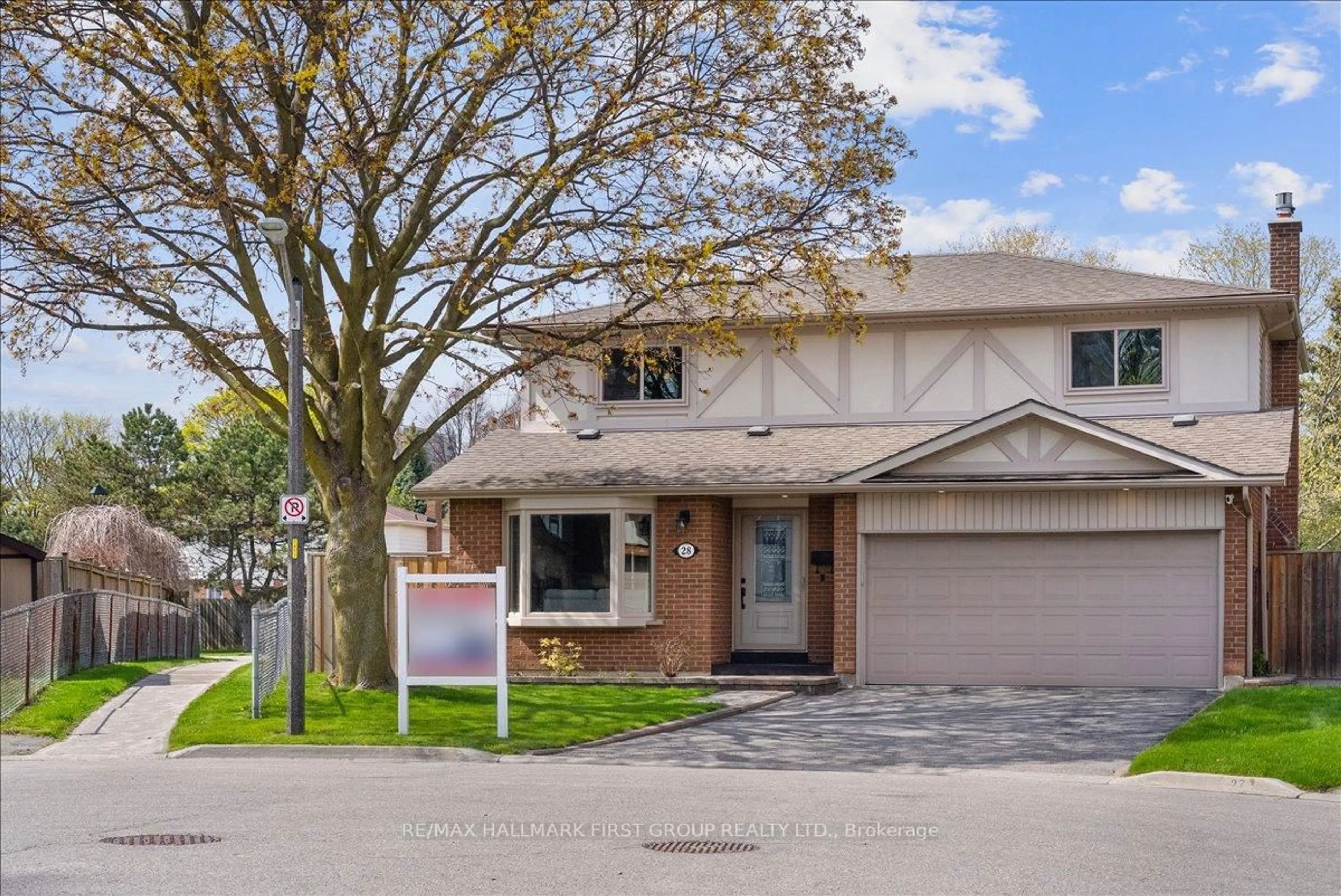 Home with brick exterior material, street for 28 Heda Crt, Whitby Ontario L1N 5Y8