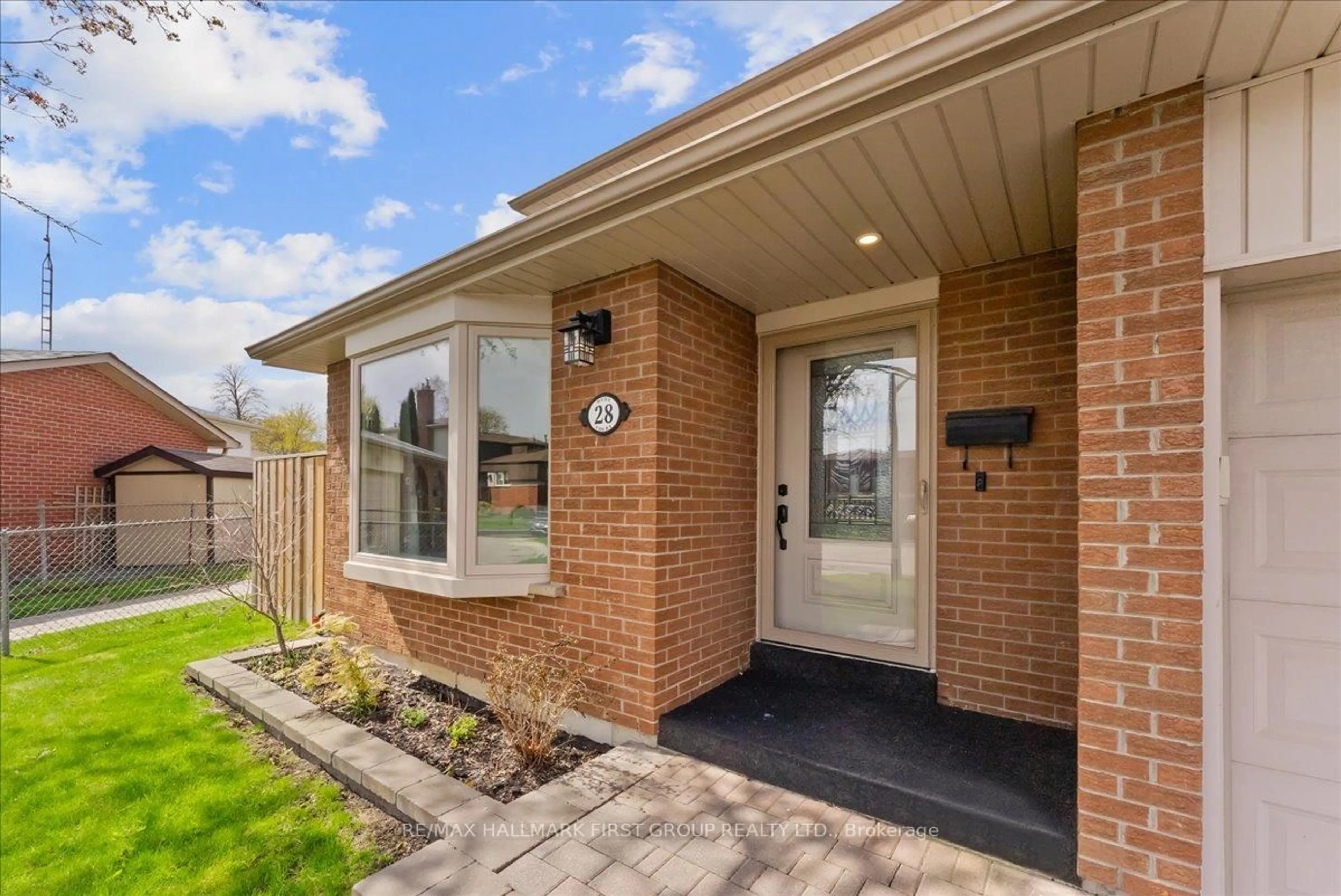 Home with brick exterior material, street for 28 Heda Crt, Whitby Ontario L1N 5Y8
