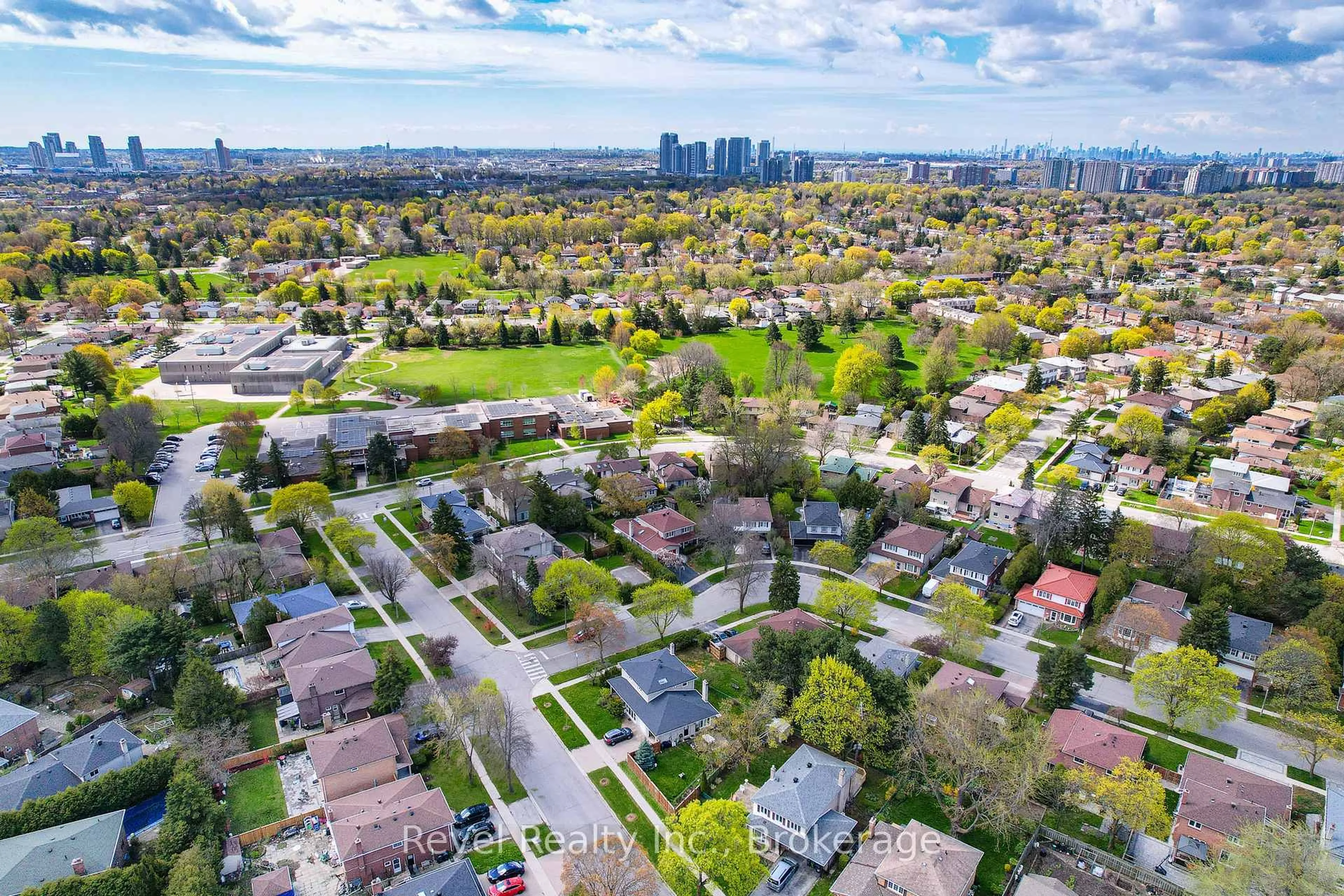 A pic from outside/outdoor area/front of a property/back of a property/a pic from drone, unknown for 85 Shellamwood Tr, Toronto Ontario M1S 2M9
