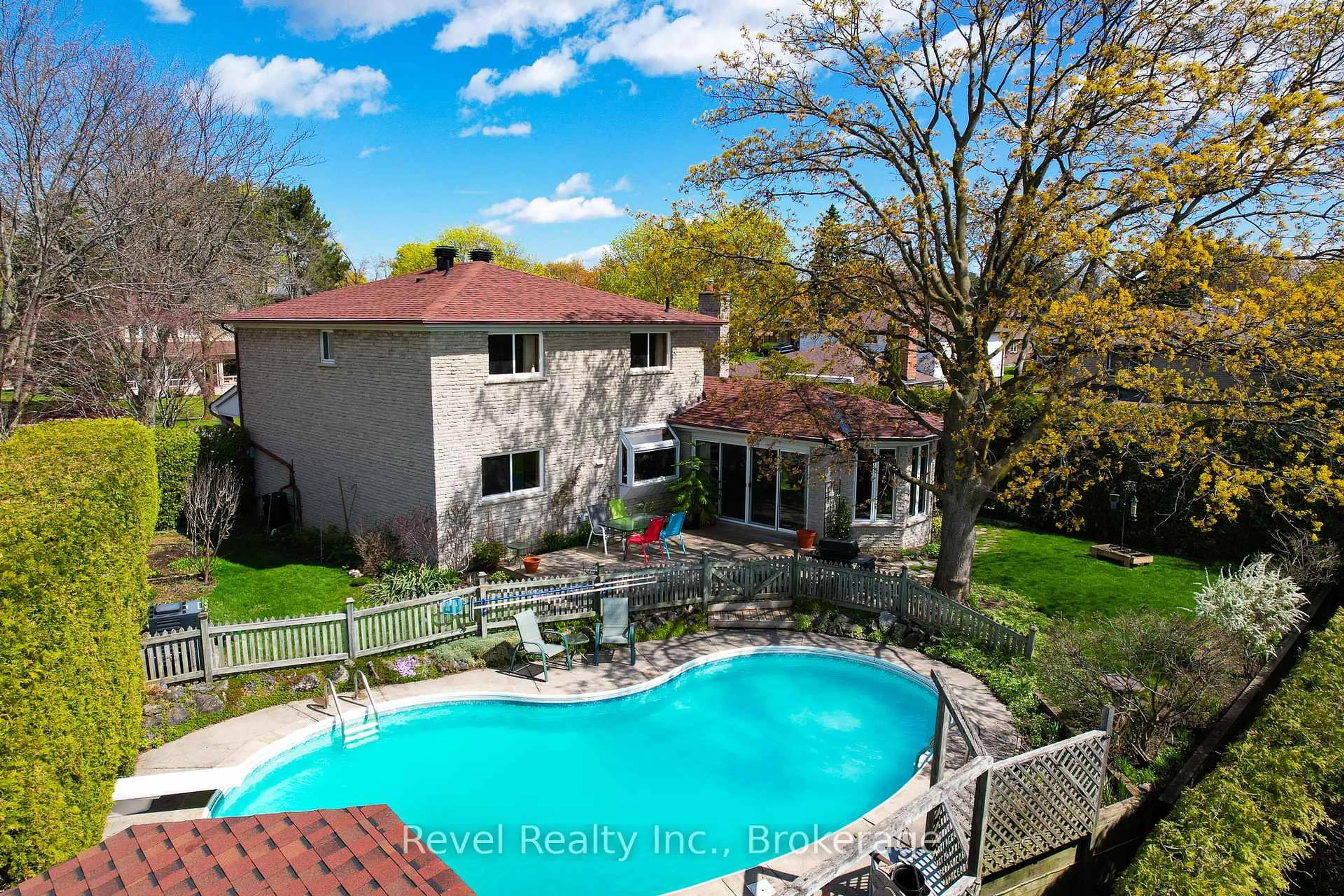 A pic from outside/outdoor area/front of a property/back of a property/a pic from drone, water/lake/river/ocean view for 85 Shellamwood Tr, Toronto Ontario M1S 2M9