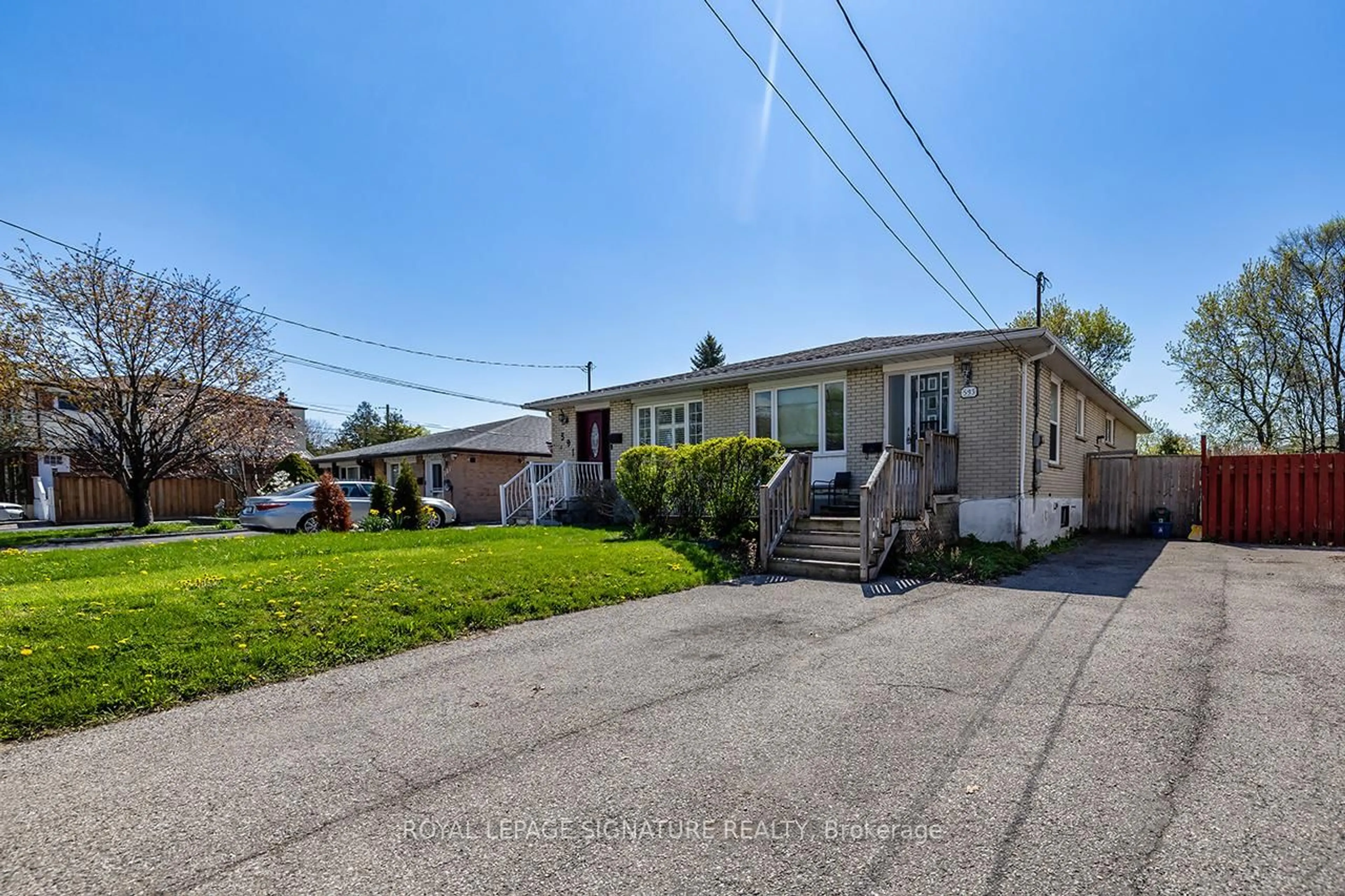 A pic from outside/outdoor area/front of a property/back of a property/a pic from drone, street for 593 Gibb St, Oshawa Ontario L1J 1Z6
