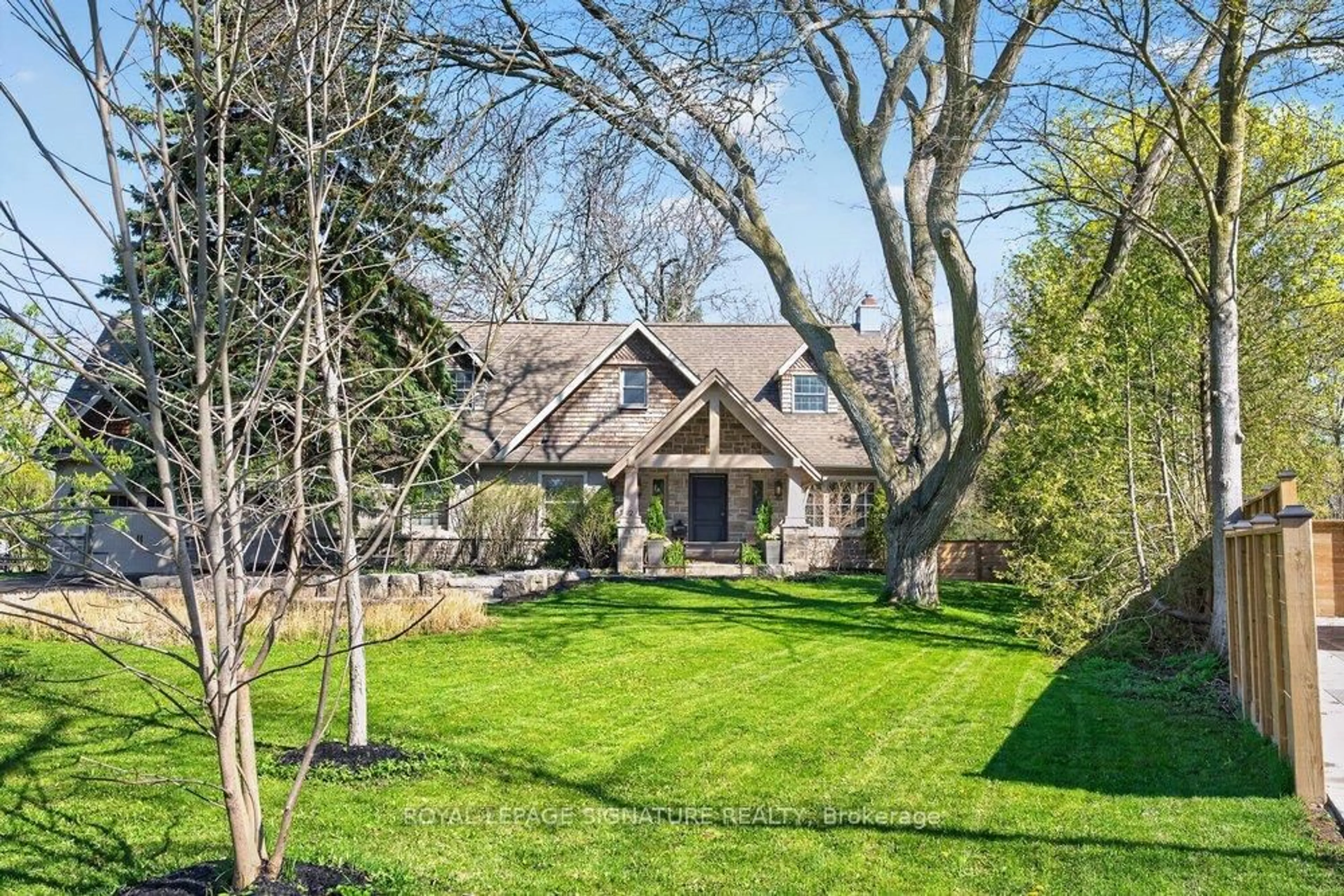 A pic from outside/outdoor area/front of a property/back of a property/a pic from drone, unknown for 2 Pine Ridge Dr, Toronto Ontario M1M 2X3