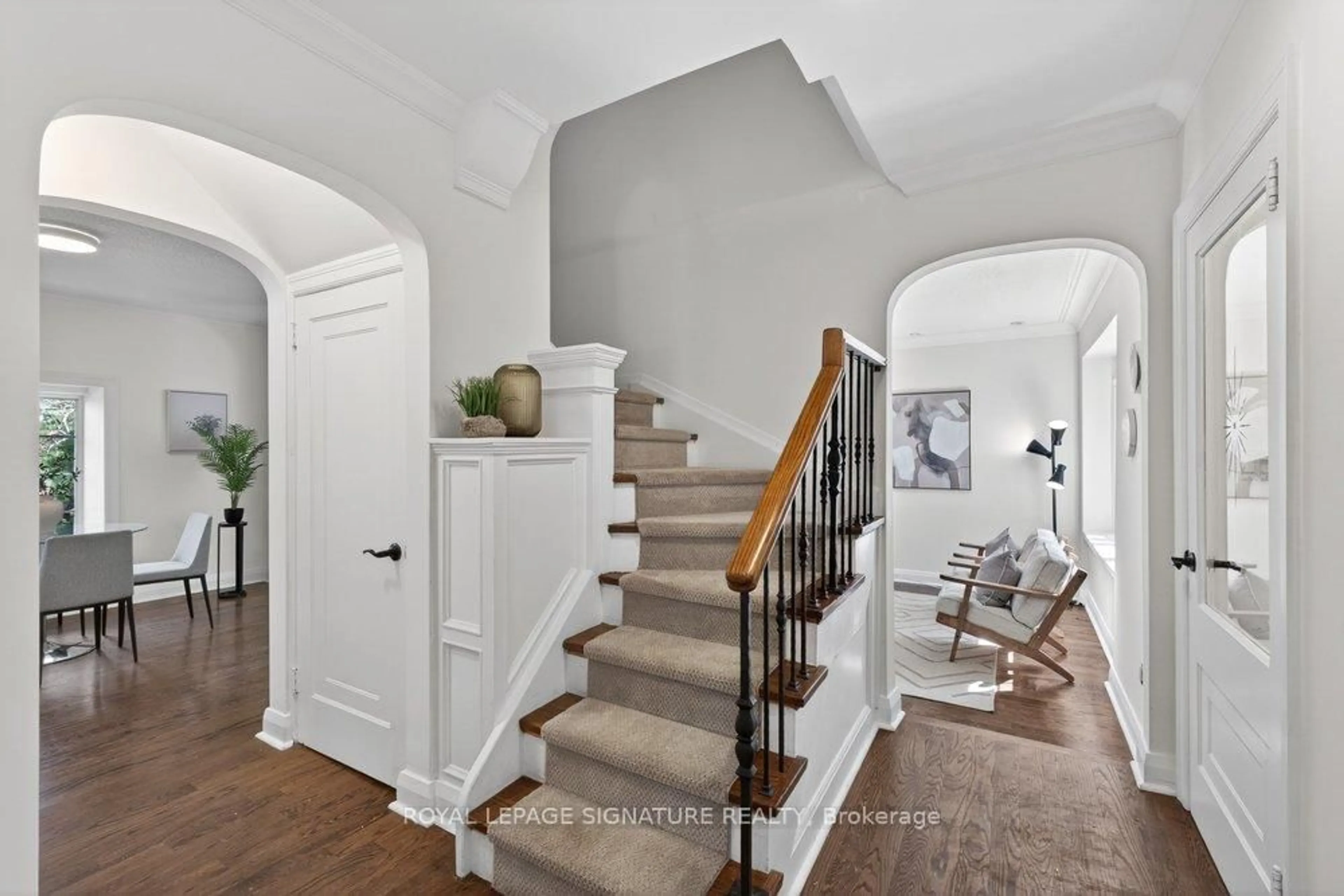 Indoor entryway for 2 Pine Ridge Dr, Toronto Ontario M1M 2X3