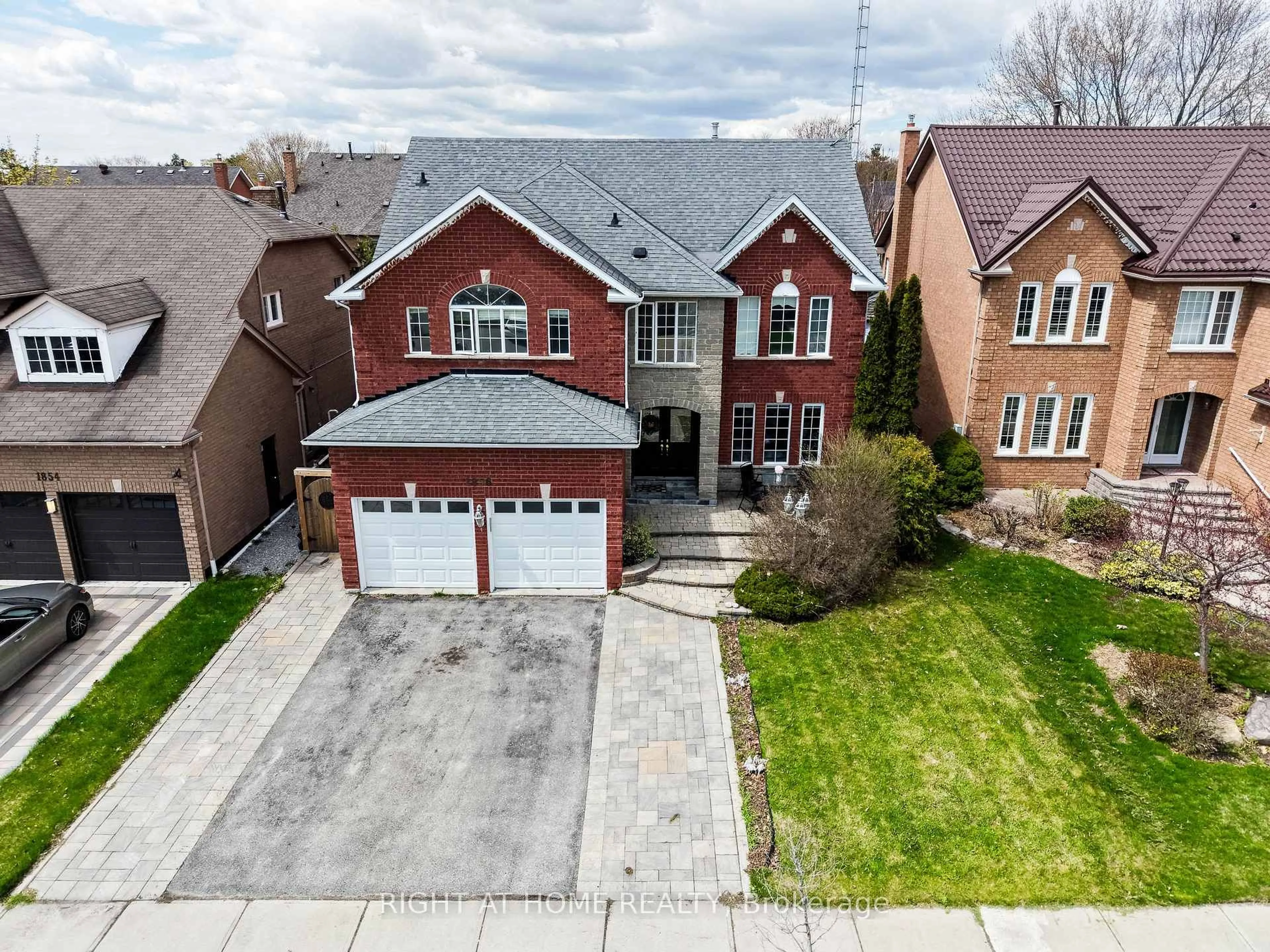 A pic from outside/outdoor area/front of a property/back of a property/a pic from drone, street for 1856 Woodview Ave, Pickering Ontario L1V 1L4