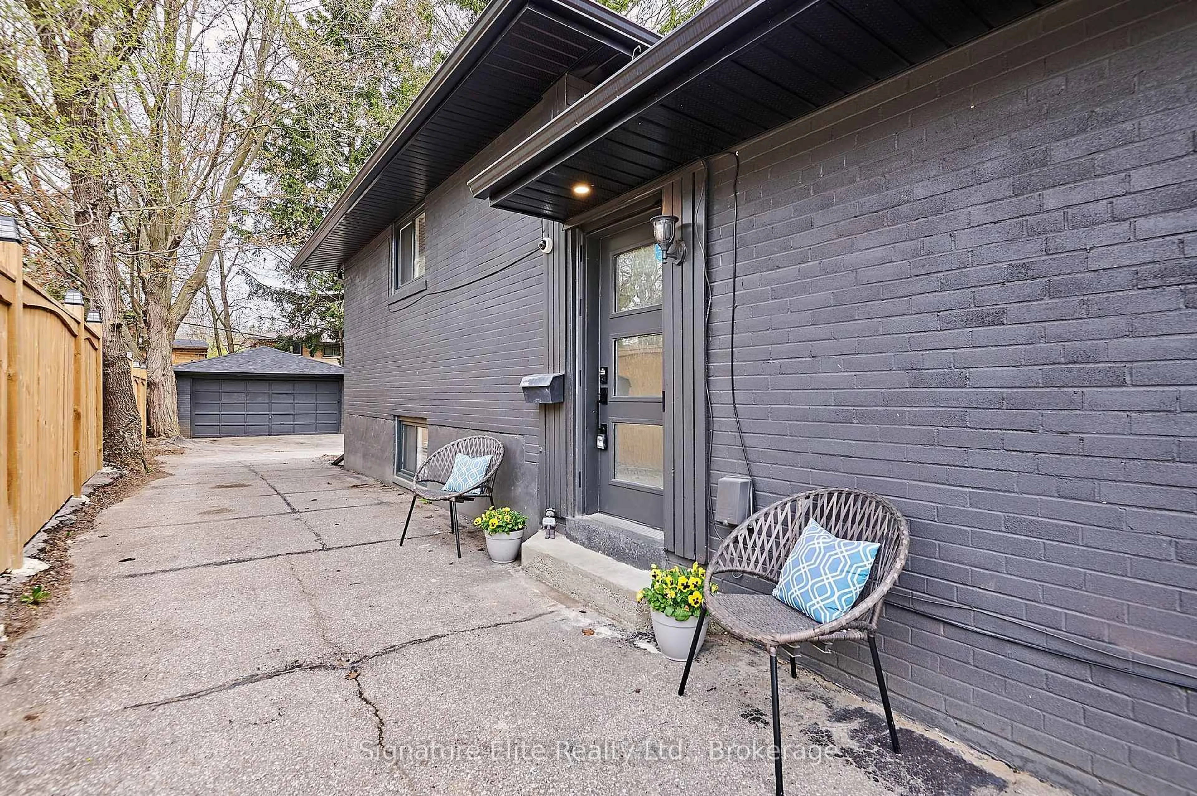 Patio, street for 40 Stoney Creek Dr, Toronto Ontario M1E 3L3