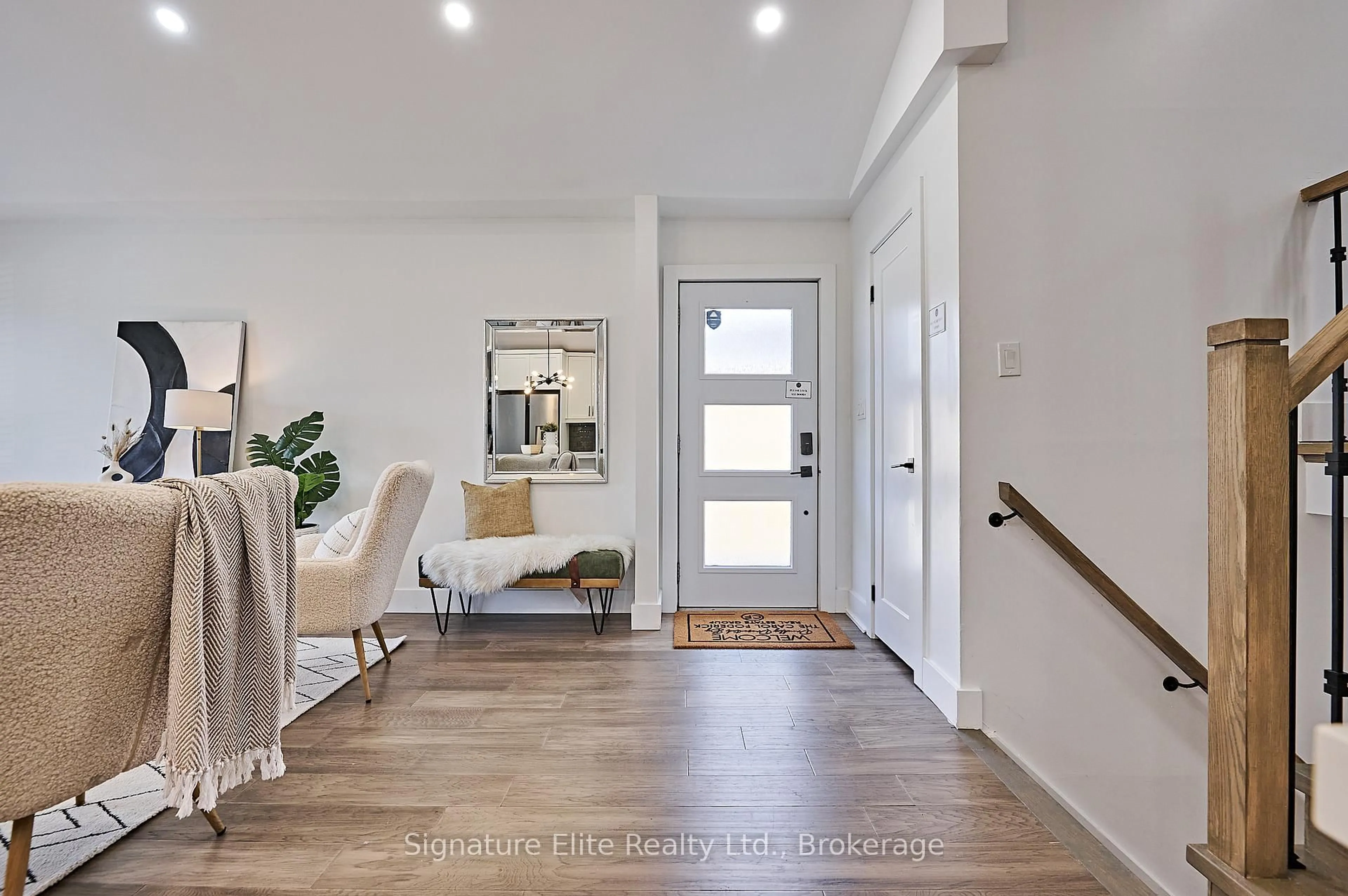 Indoor entryway for 40 Stoney Creek Dr, Toronto Ontario M1E 3L3