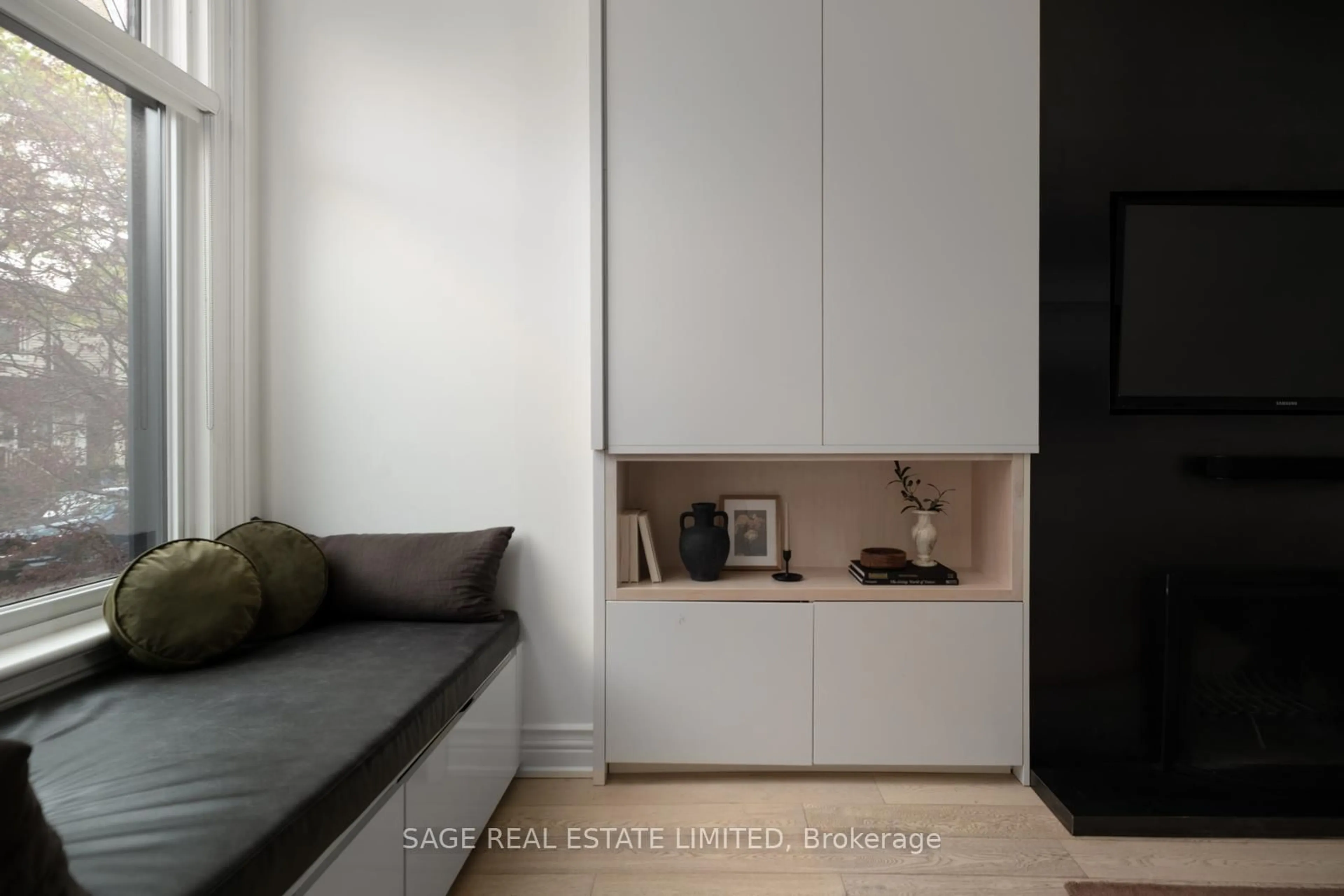Indoor entryway for 96 De Grassi St, Toronto Ontario M4M 2K3