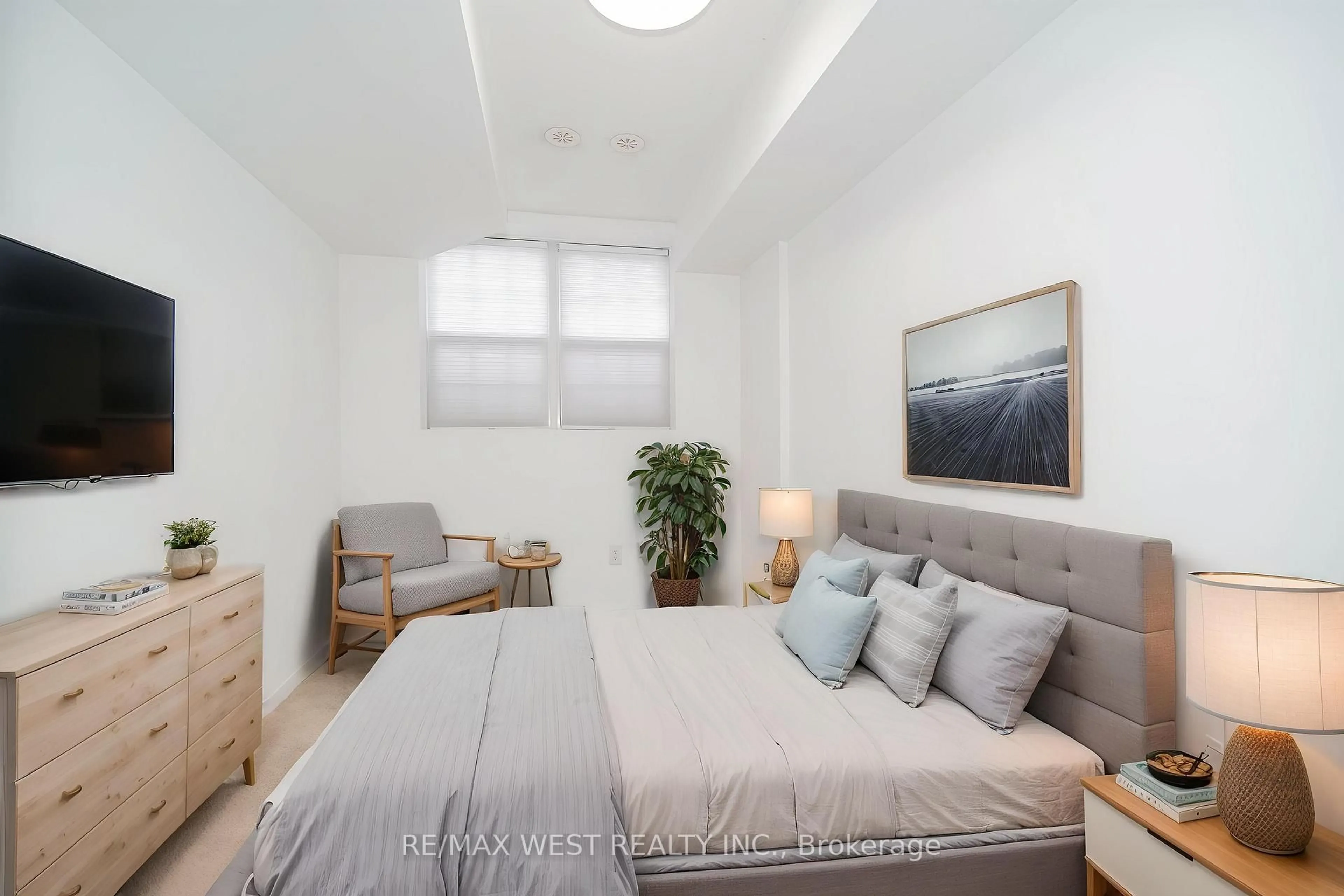 Bedroom with bed, wood/laminate floor for 11 Island Rd #49, Toronto Ontario M1C 2P5