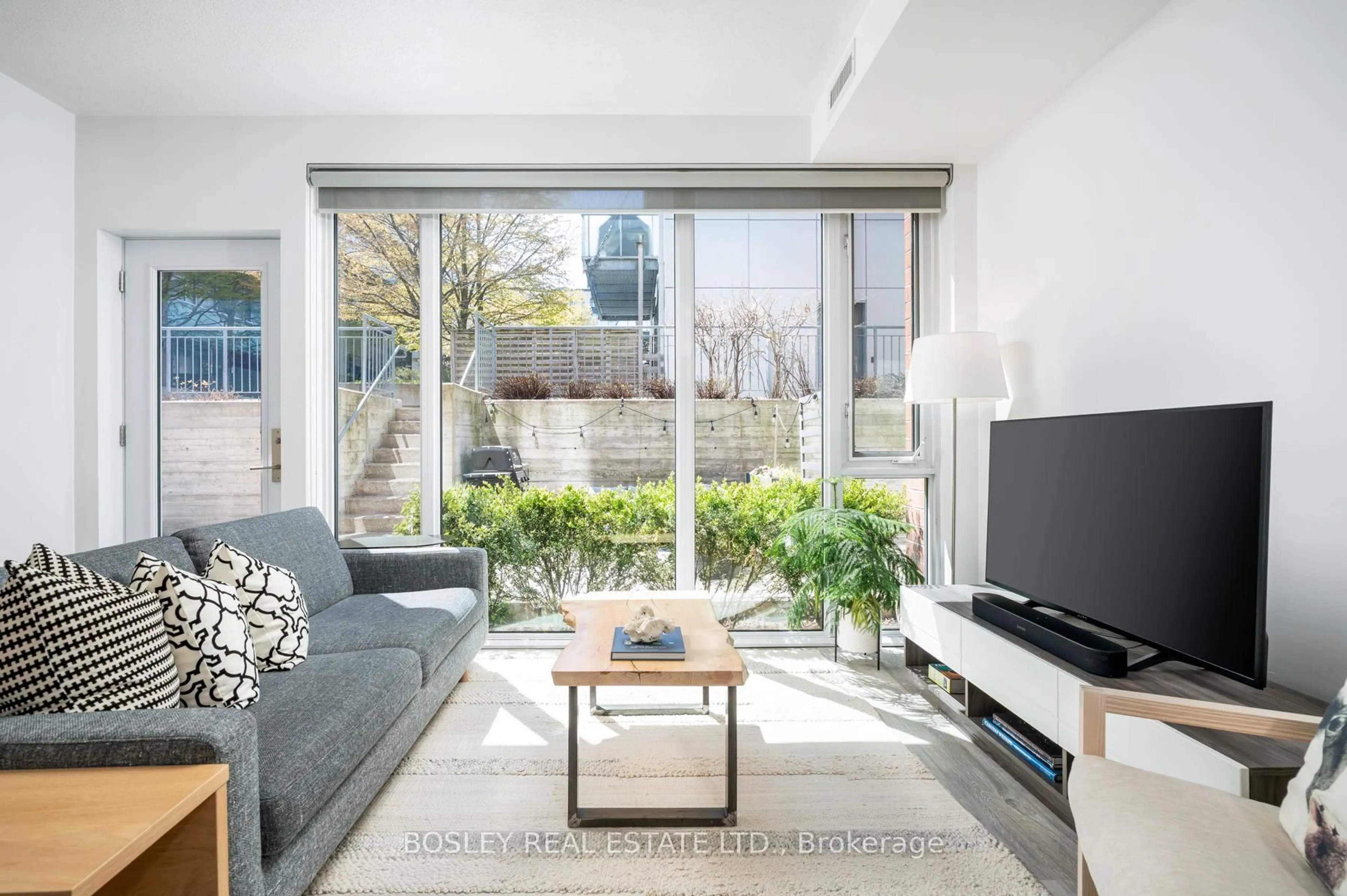 Living room with furniture, unknown for 42 Boston Ave #2, Toronto Ontario M4M 2T9
