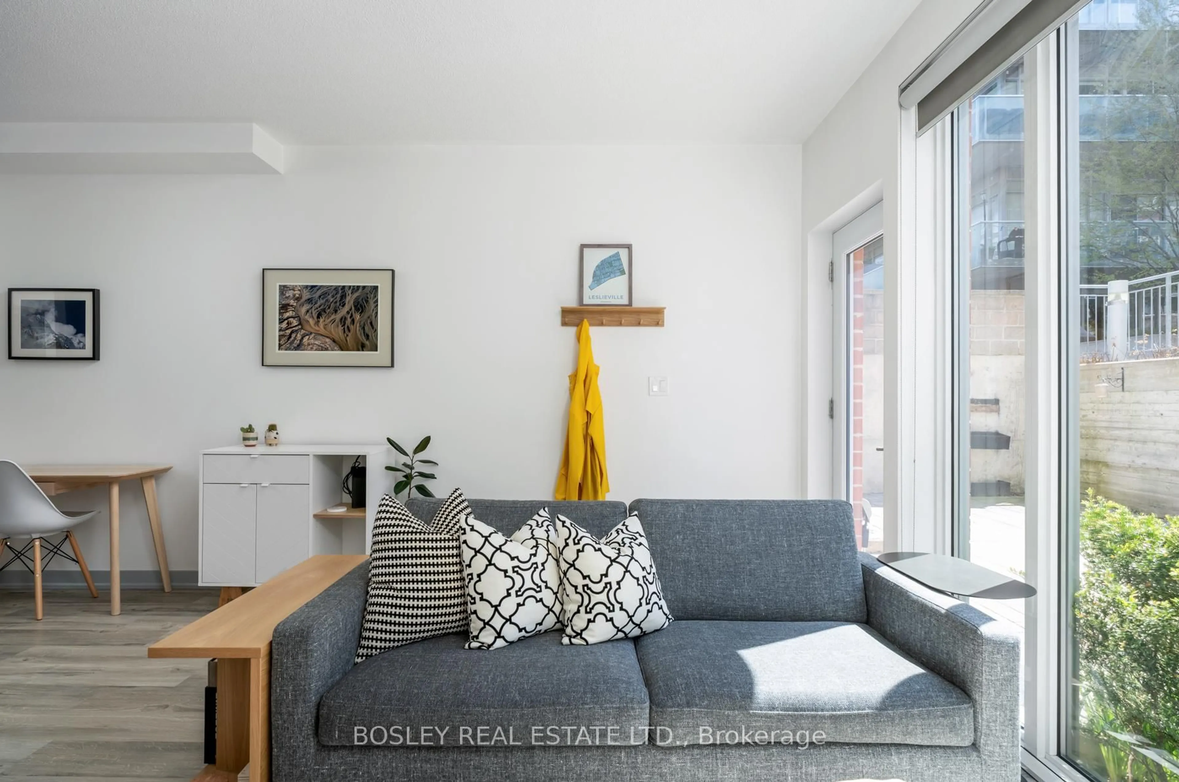 Living room with furniture, unknown for 42 Boston Ave #2, Toronto Ontario M4M 2T9