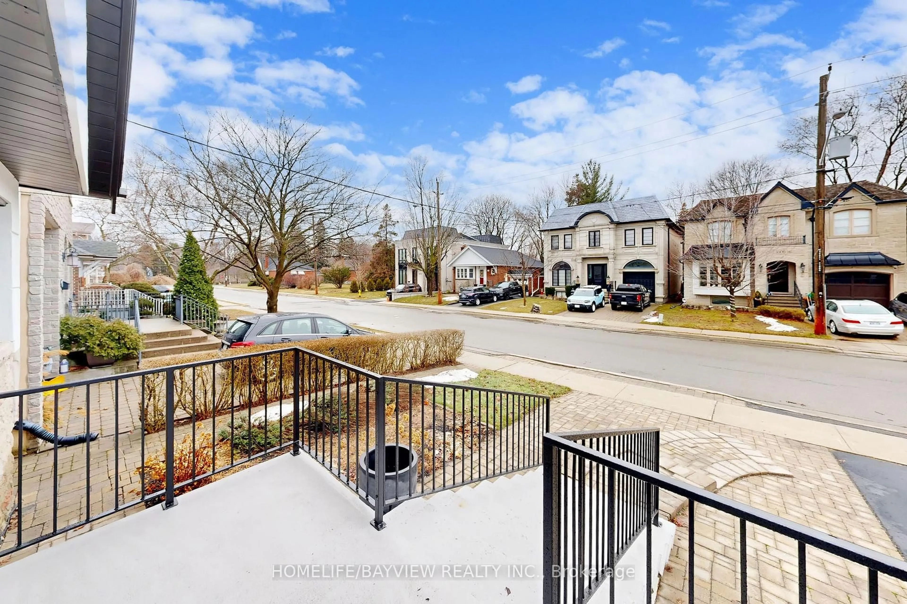 A pic from outside/outdoor area/front of a property/back of a property/a pic from drone, unknown for 1607 Woodbine Heights Blvd, Toronto Ontario M4B 3A3