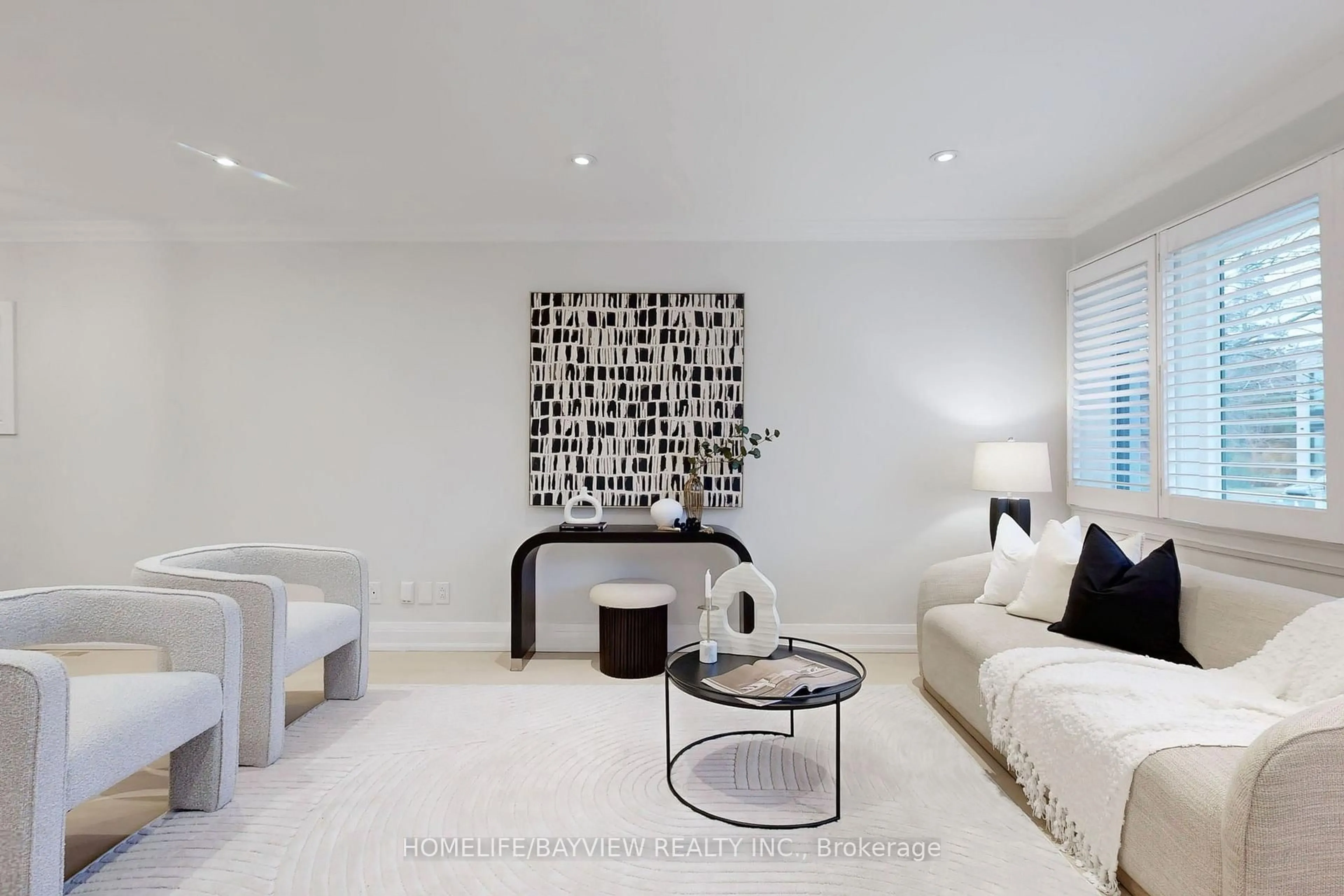 Living room with furniture, unknown for 1607 Woodbine Heights Blvd, Toronto Ontario M4B 3A3