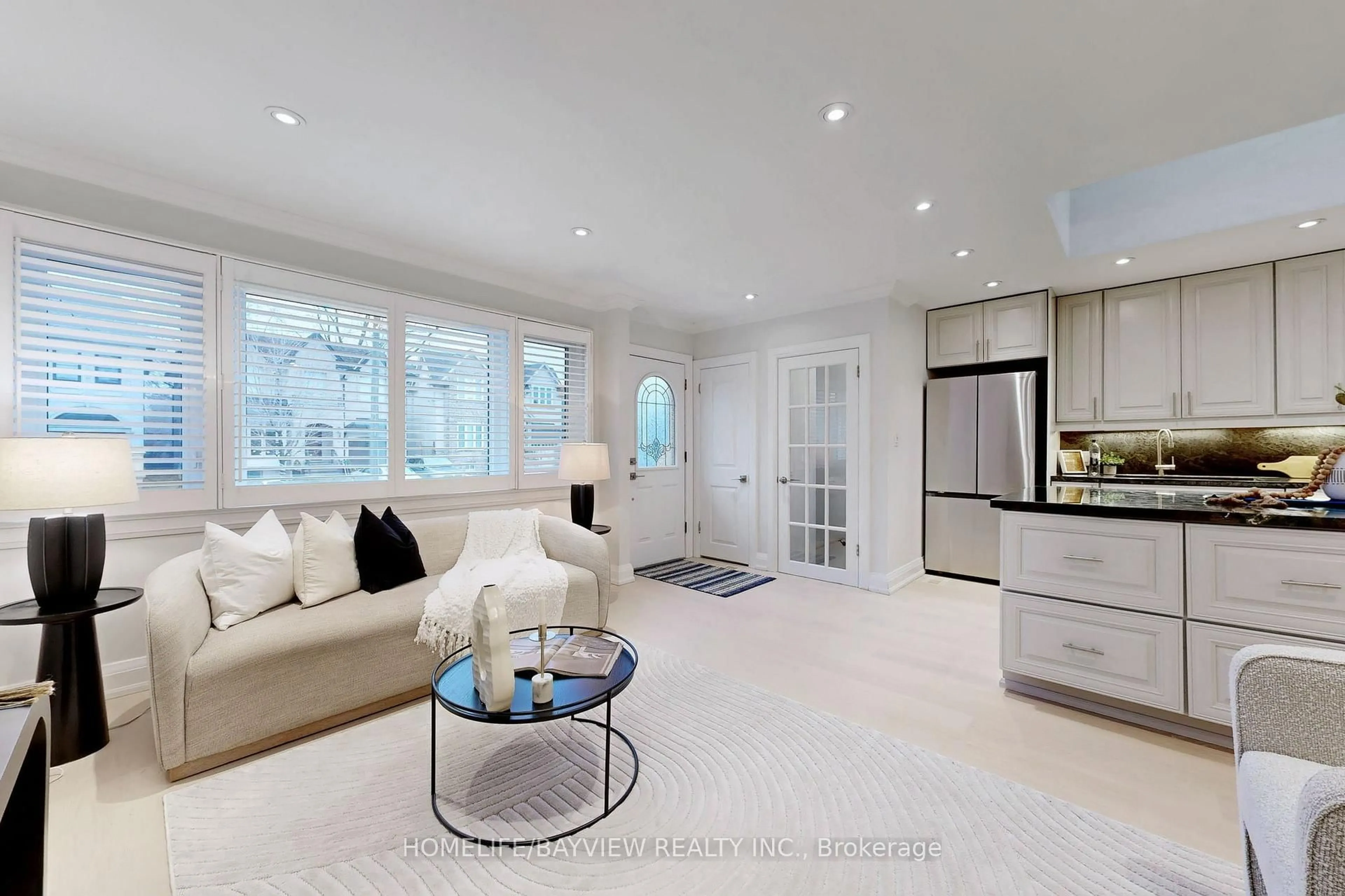 Living room with furniture, unknown for 1607 Woodbine Heights Blvd, Toronto Ontario M4B 3A3