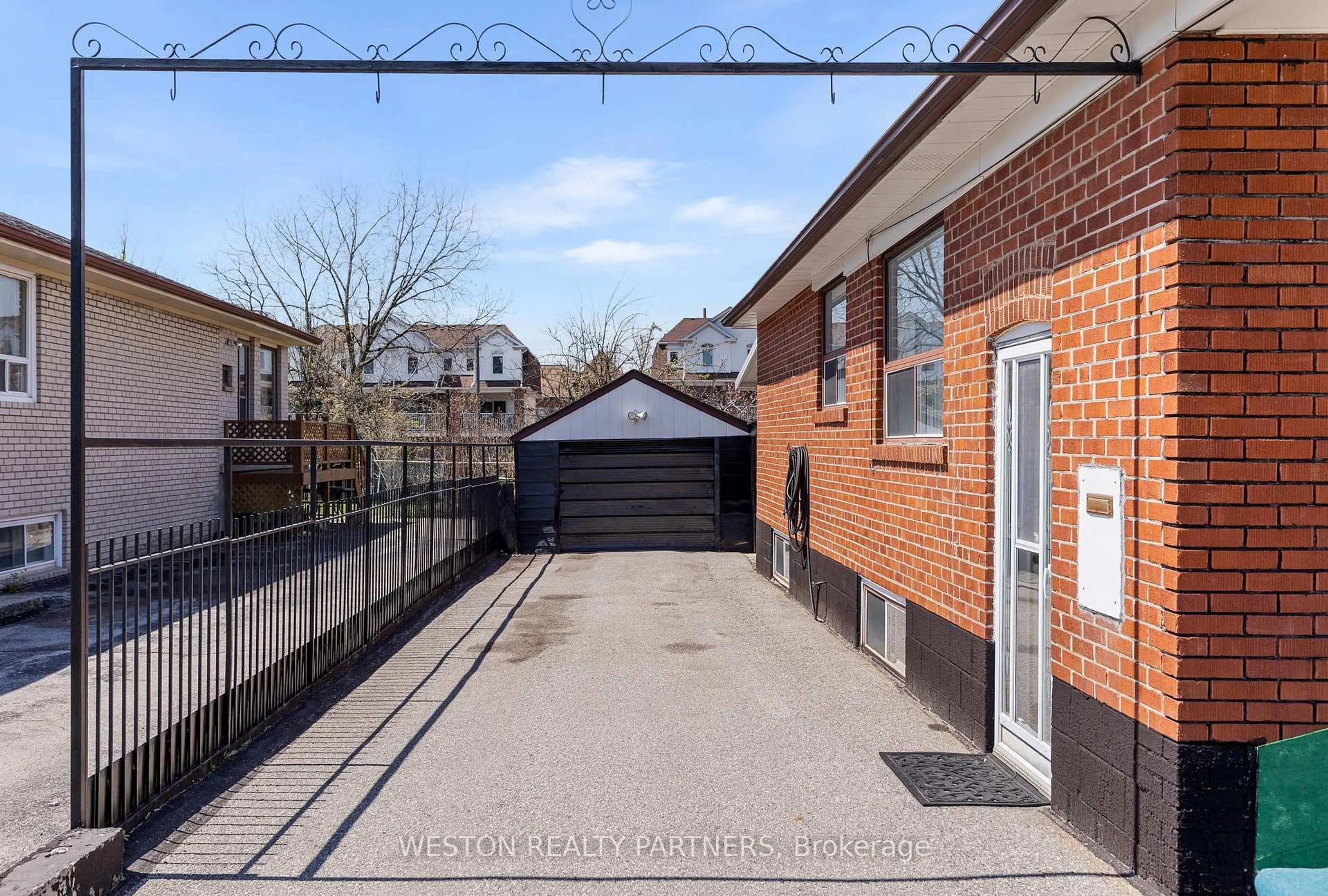 A pic from outside/outdoor area/front of a property/back of a property/a pic from drone, street for 102 Cleta Dr, Toronto Ontario M1K 3G7