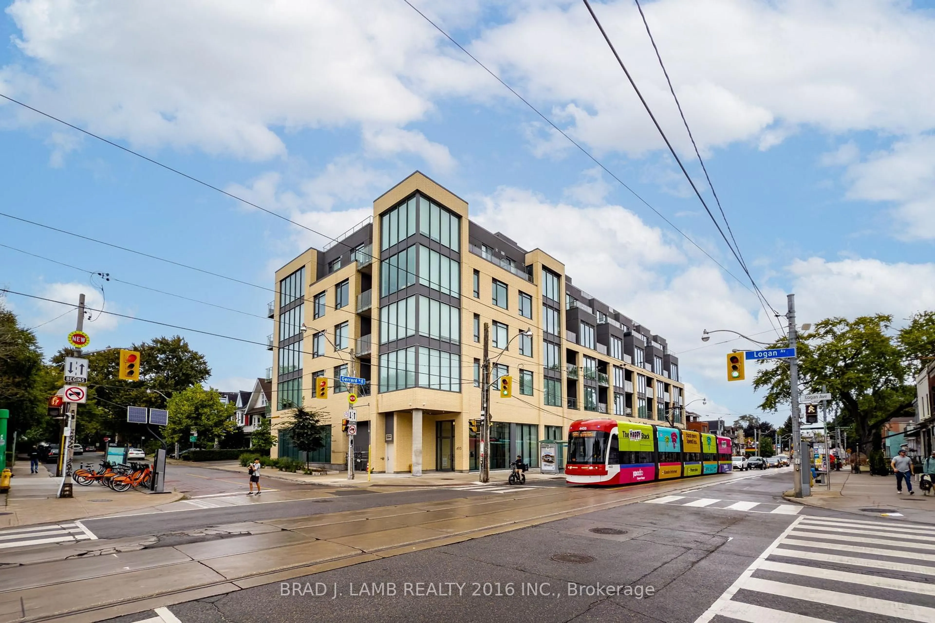 Blurry image for 495 Logan Ave #413, Toronto Ontario M4K 0A5