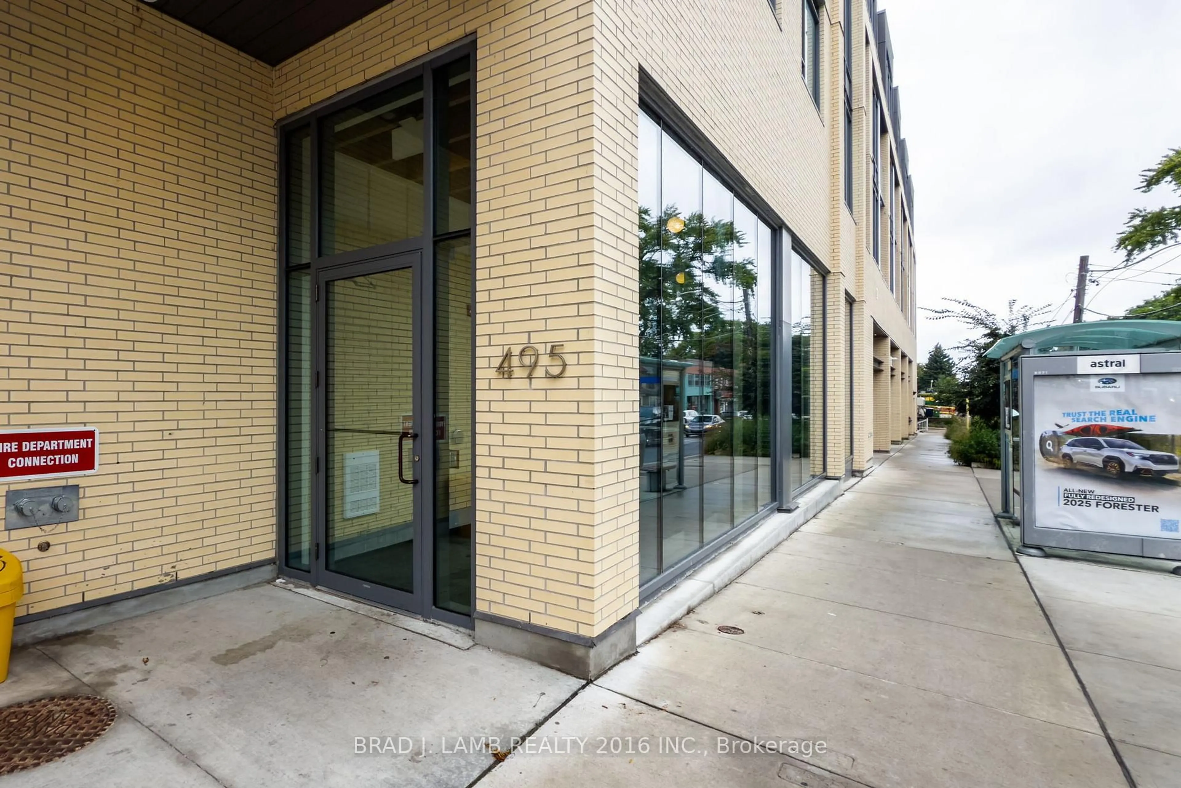 Indoor foyer for 495 Logan Ave #413, Toronto Ontario M4K 0A5
